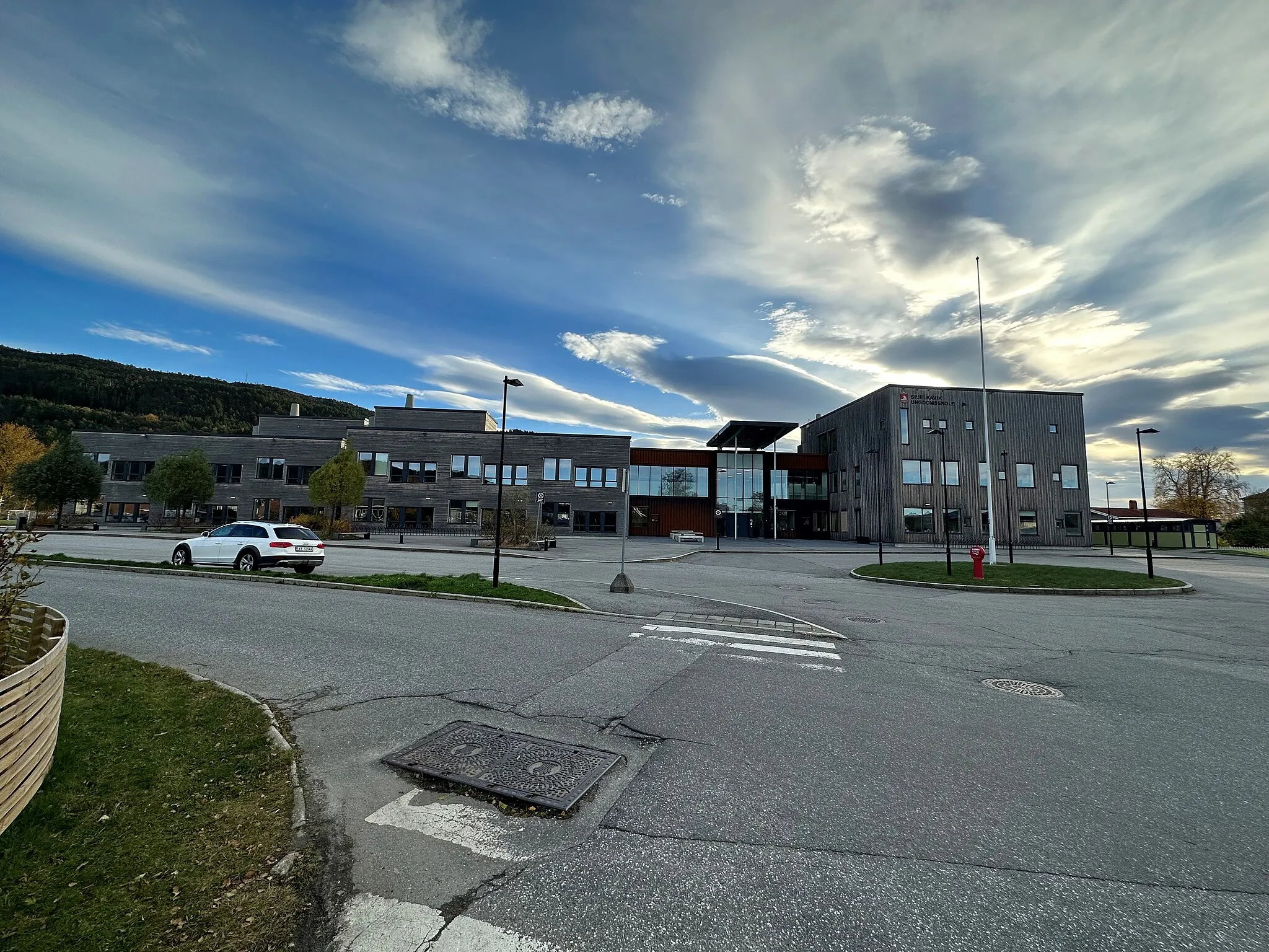 Photo showing: lower secondary school in  Norway