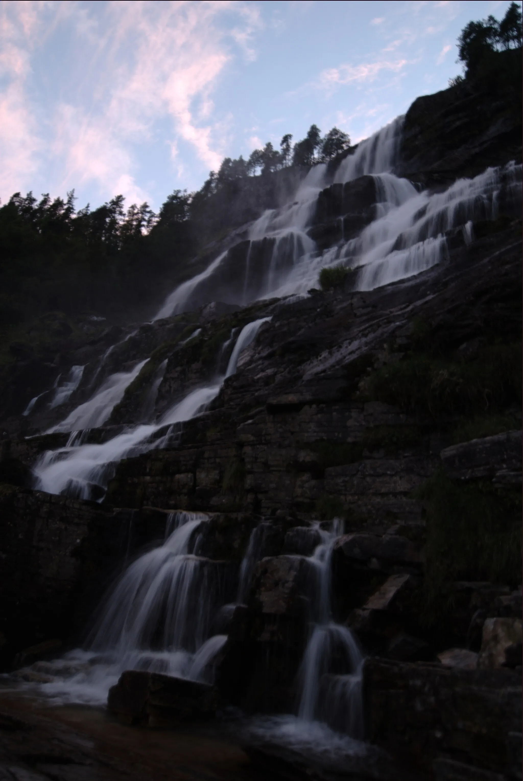 Photo showing: the waterfall Tvindefossen in Voss, Hordaland, Norway