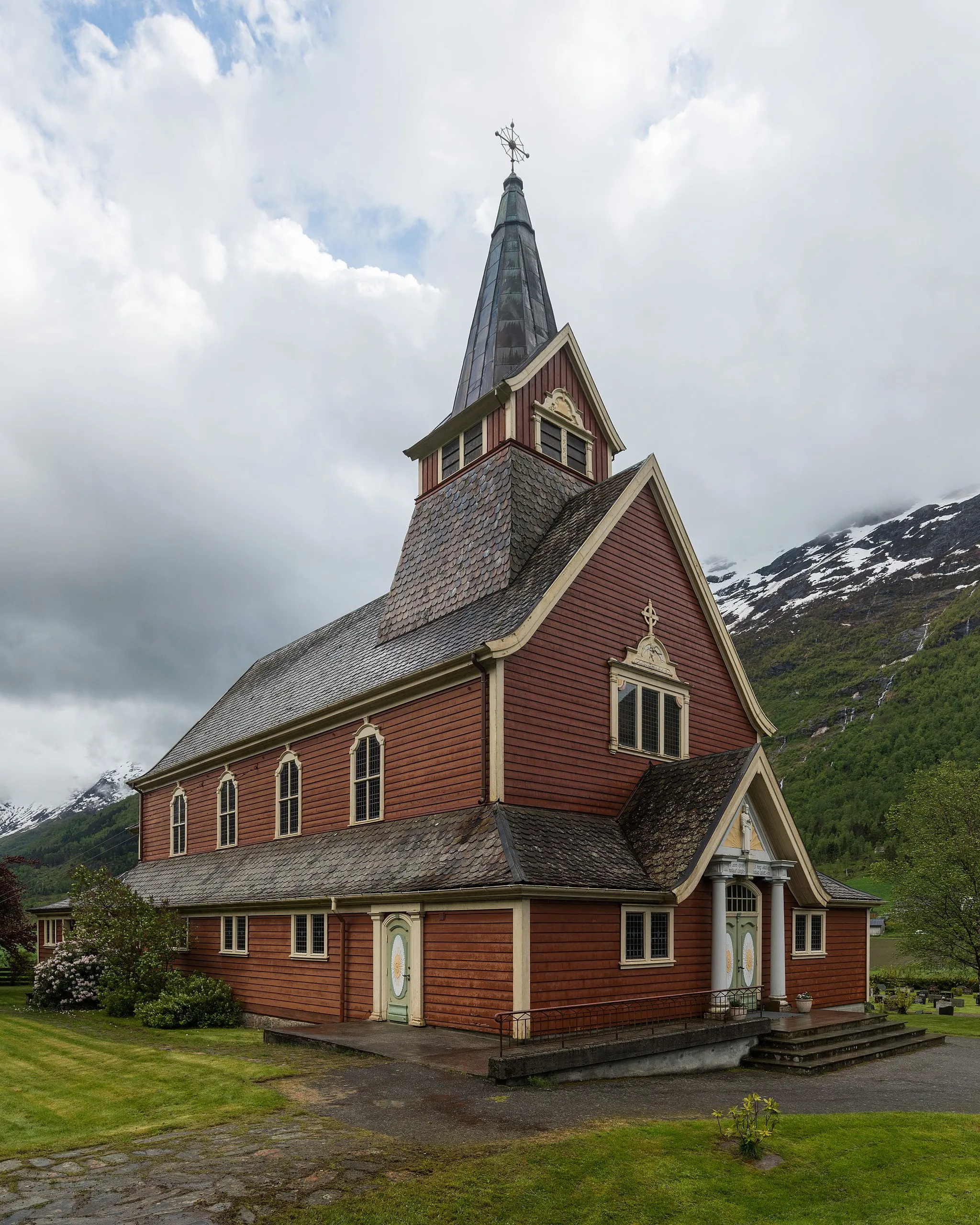 Photo showing: A northeast view of the Olden Church, Stryn, Sogn og Fjordane