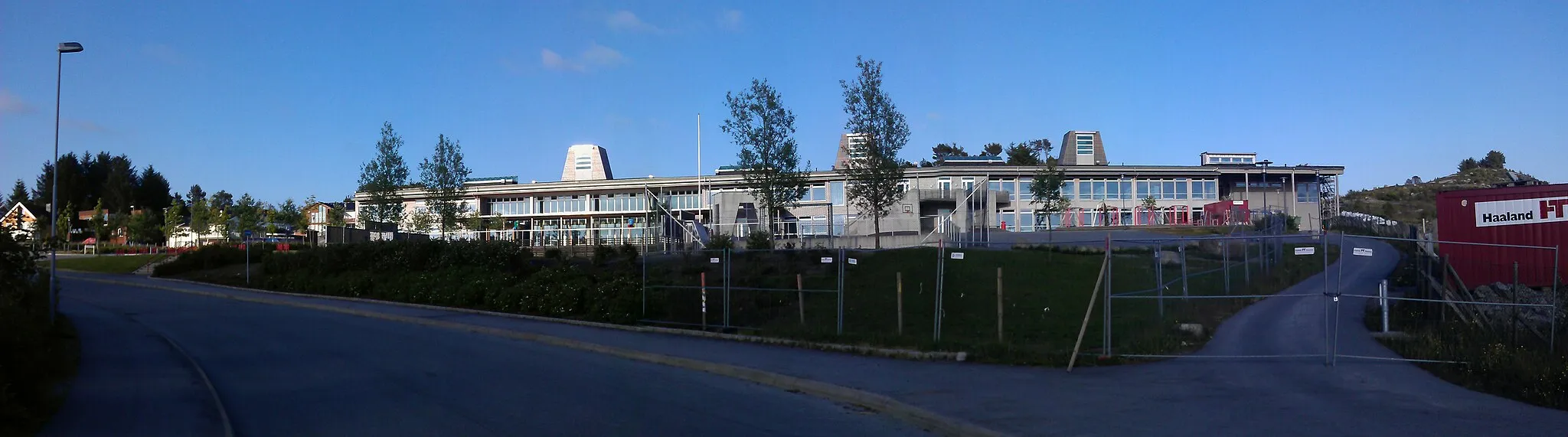 Photo showing: Elementary school at Vormedal, Karmøy.