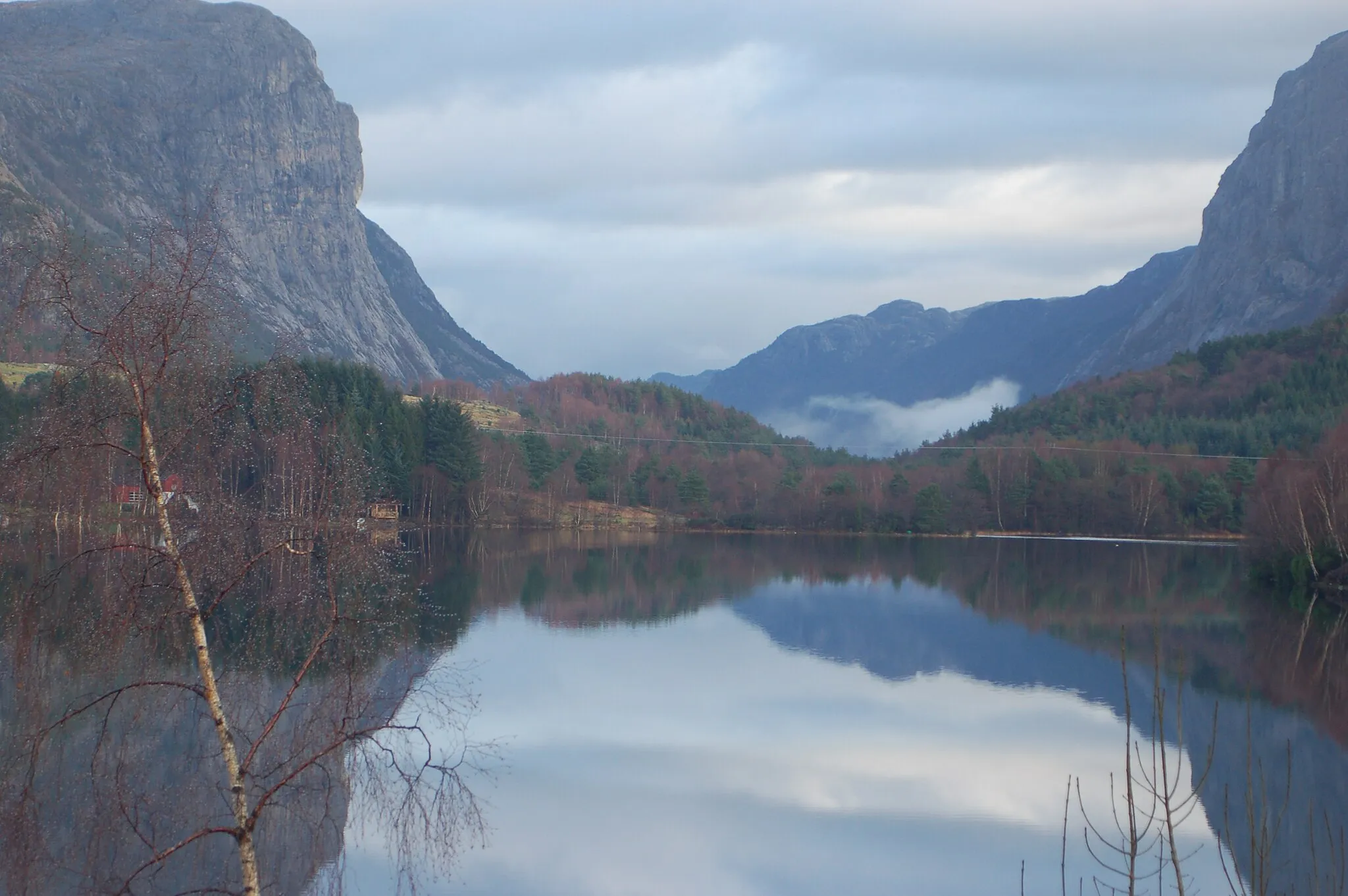 Photo showing: Bjørheimsvatnet, Strand, Rogaland, Norway