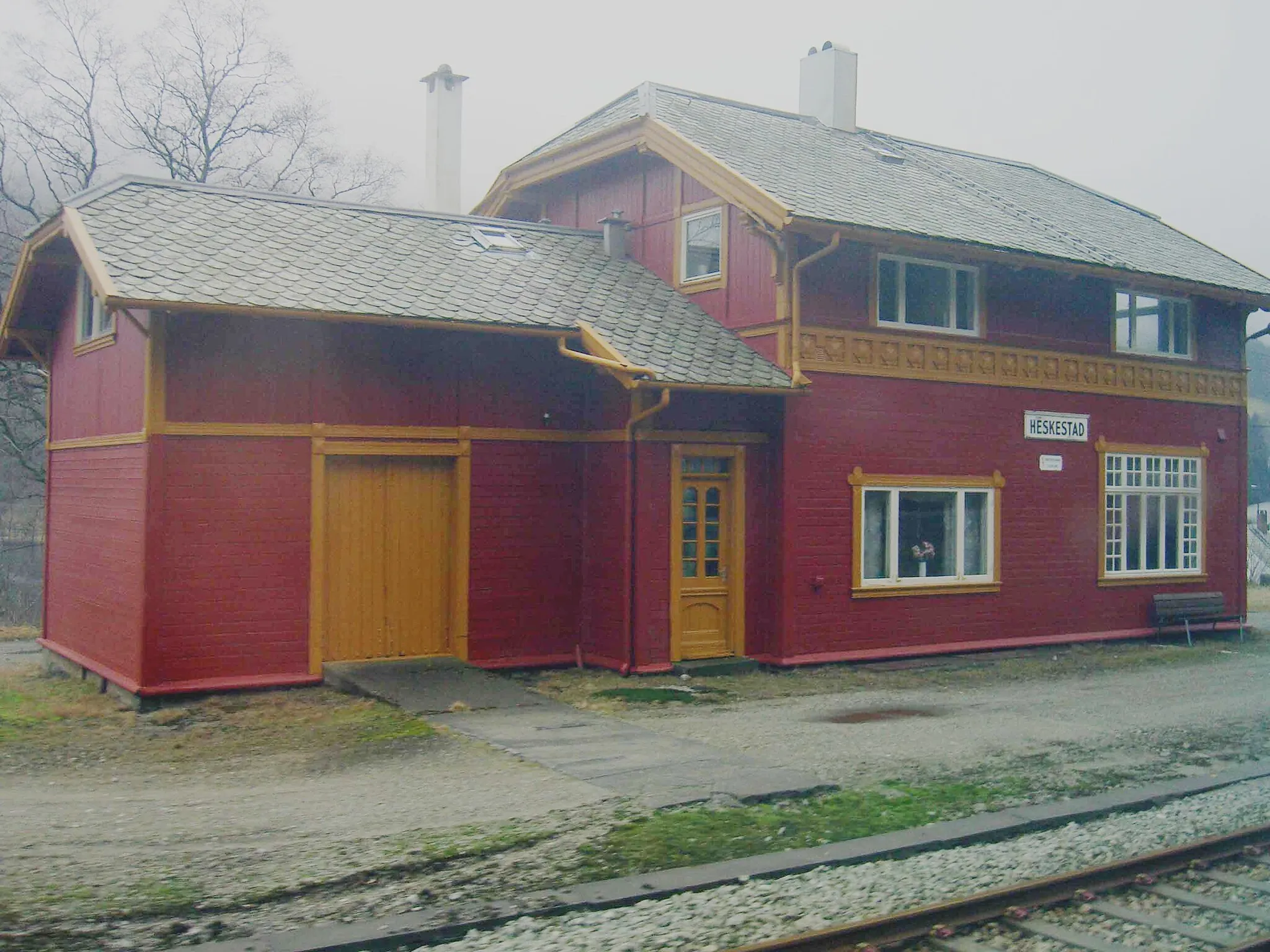 Photo showing: Heskestad Station on Sørlandsbanen, in Norway