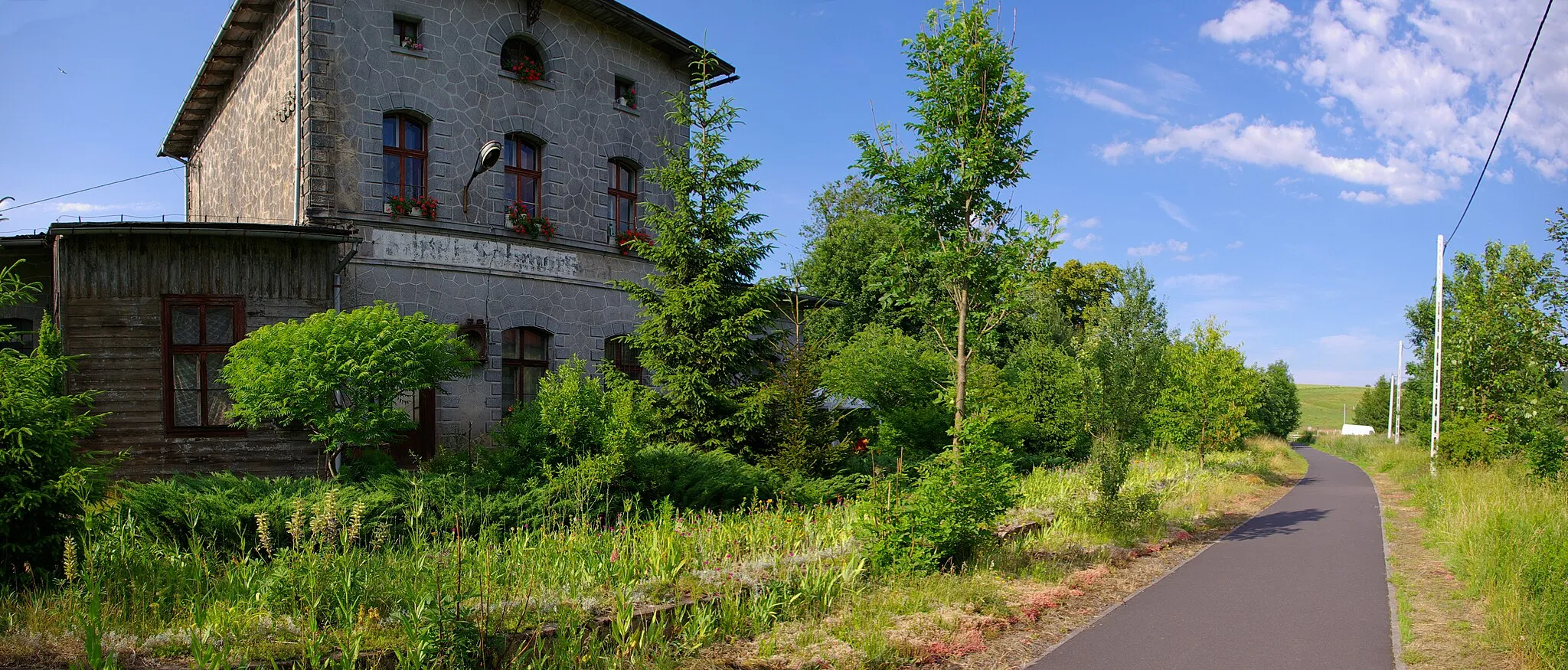 Photo showing: Nieczynny dworzec PKP Pławna Średnia (ehem. Schmottseiffen Kreis Löwenberg)