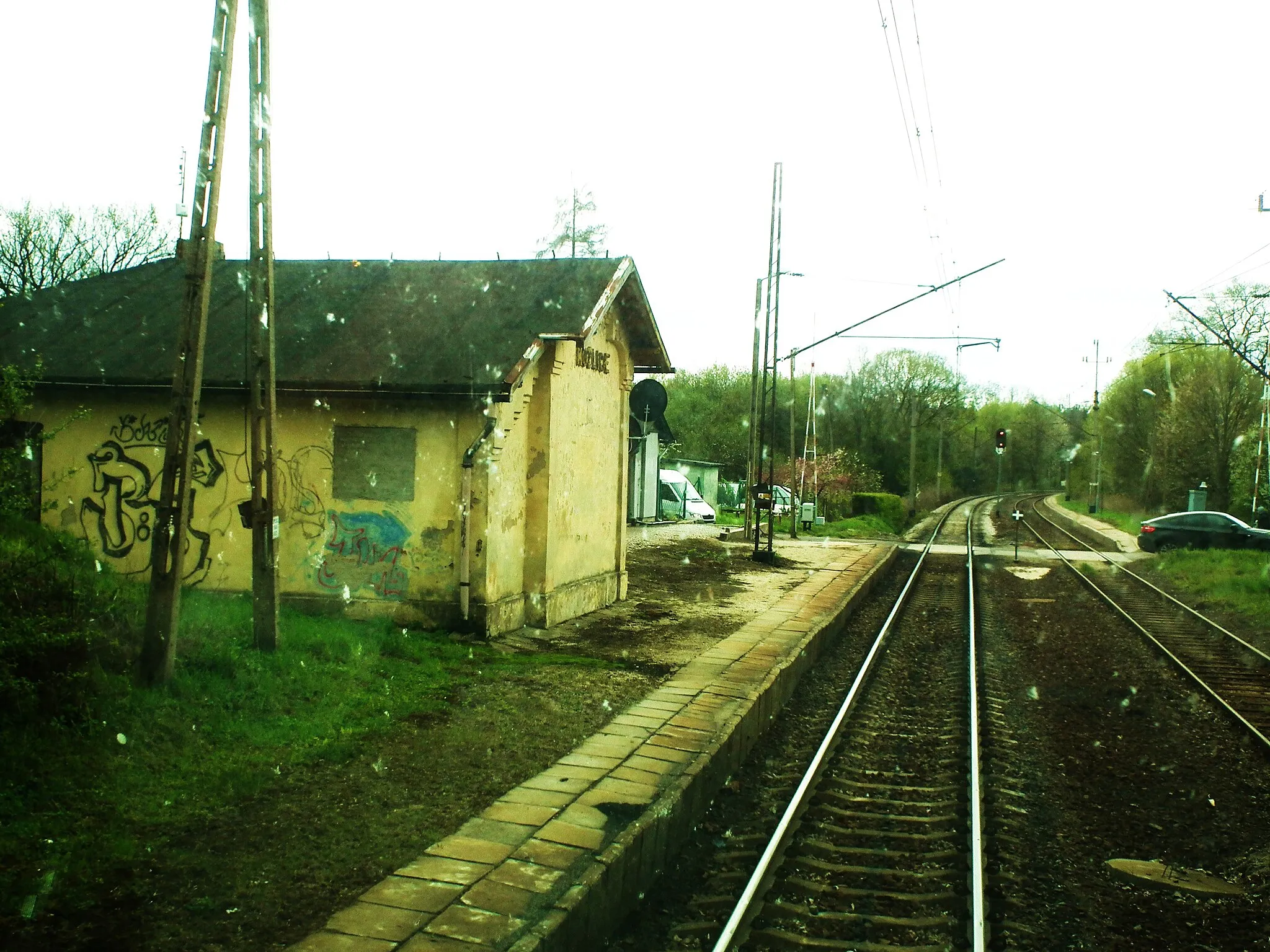 Photo showing: SA134-003 i SA134-024 jako pociąg specjalny Kolei Dolnośląskich pod nazwą Dolnośląskie Zakamarki IV w dniu 22.4.2017r. Przystanek Koźlice.
