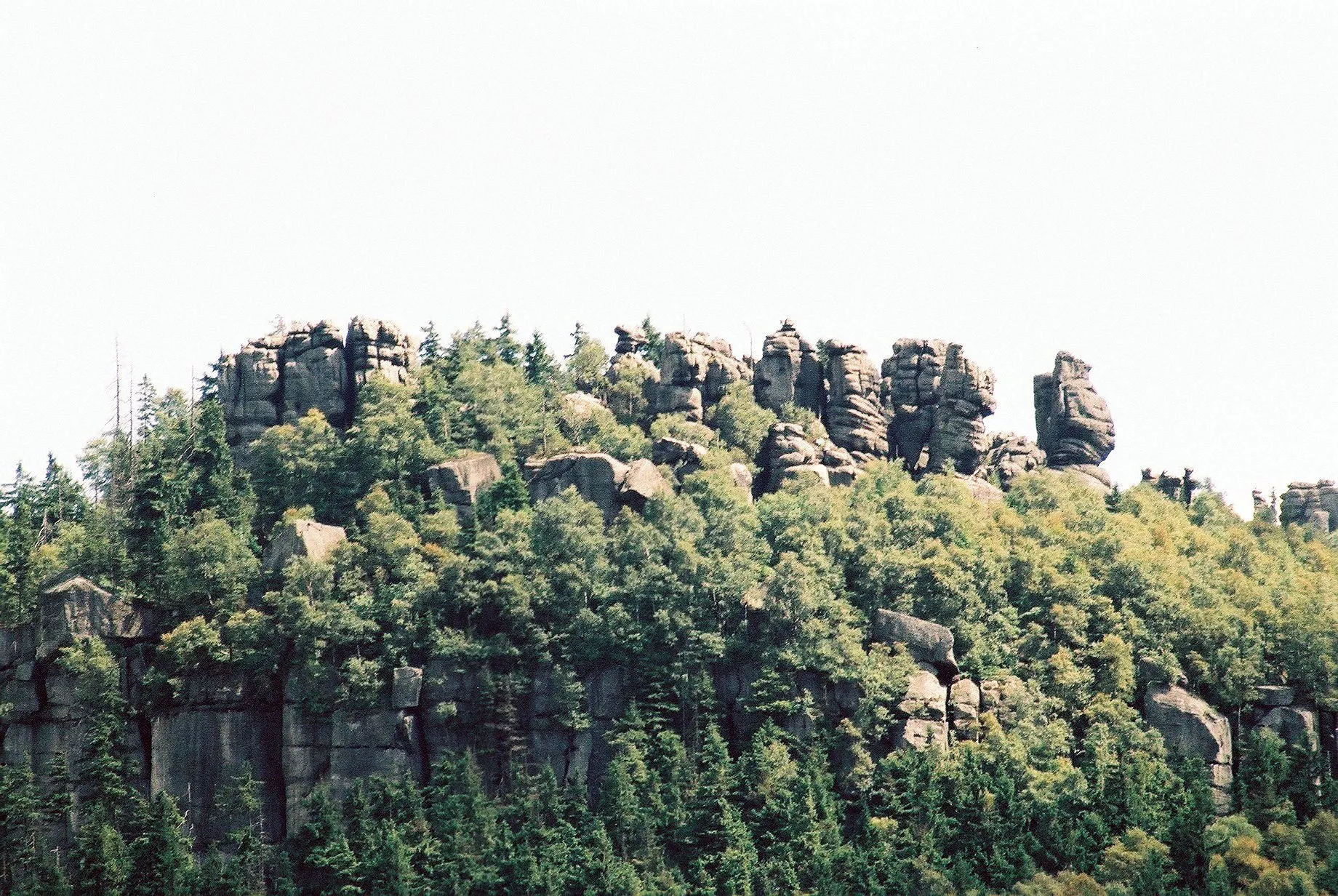 Photo showing: Rock formations on the crown of the Szczeliniec Mały mountain.