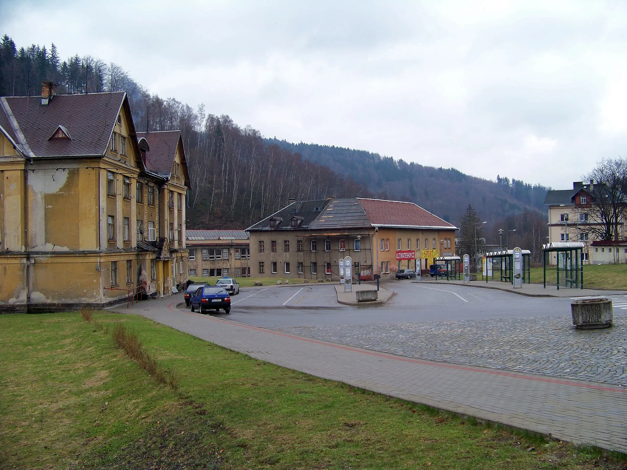 Photo showing: Tanvald, Jablonec nad Nisou District, Liberec Region, the Czech Republic. A bus stop.