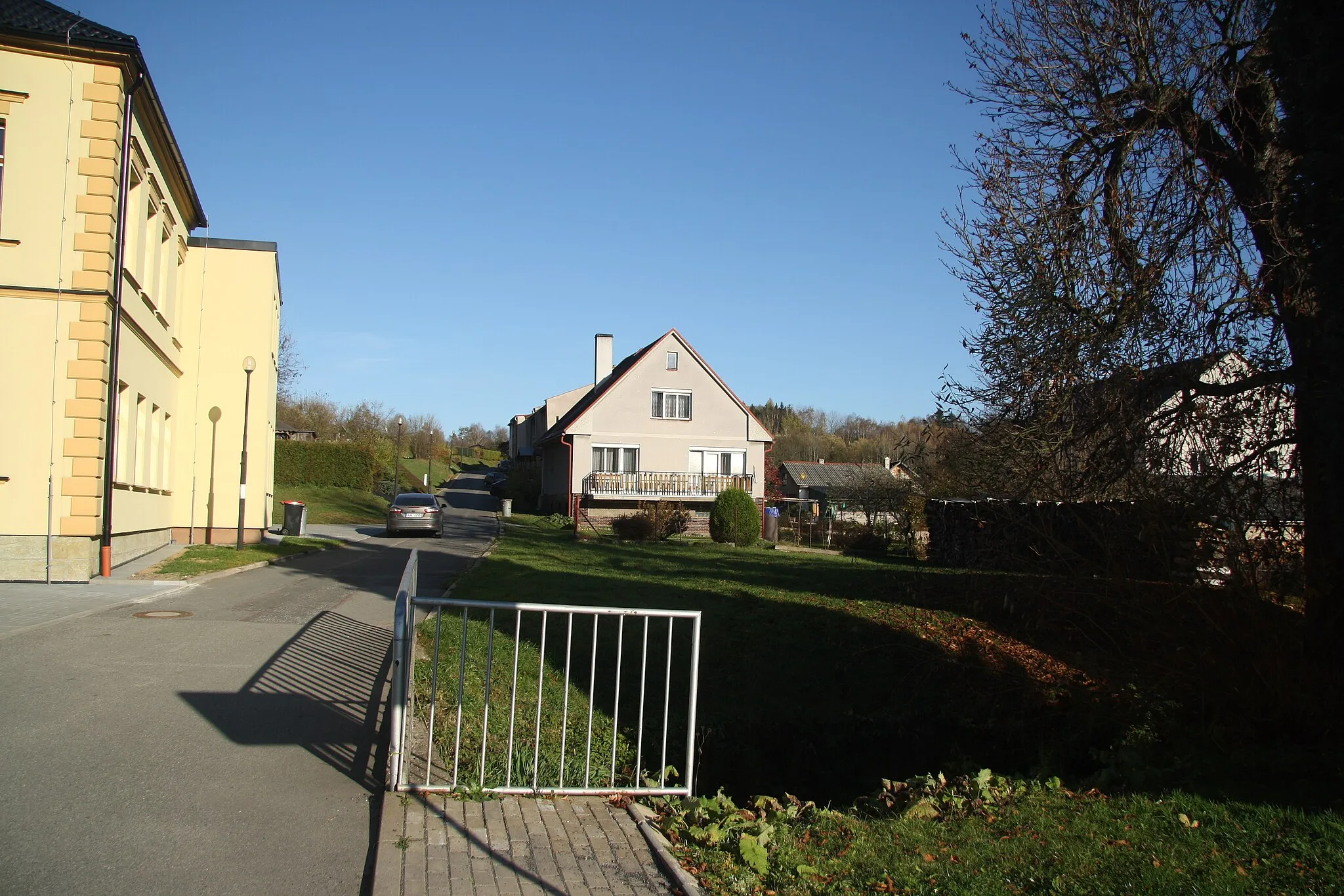 Photo showing: Side road in Mladkov, Ústí nad Orlicí District