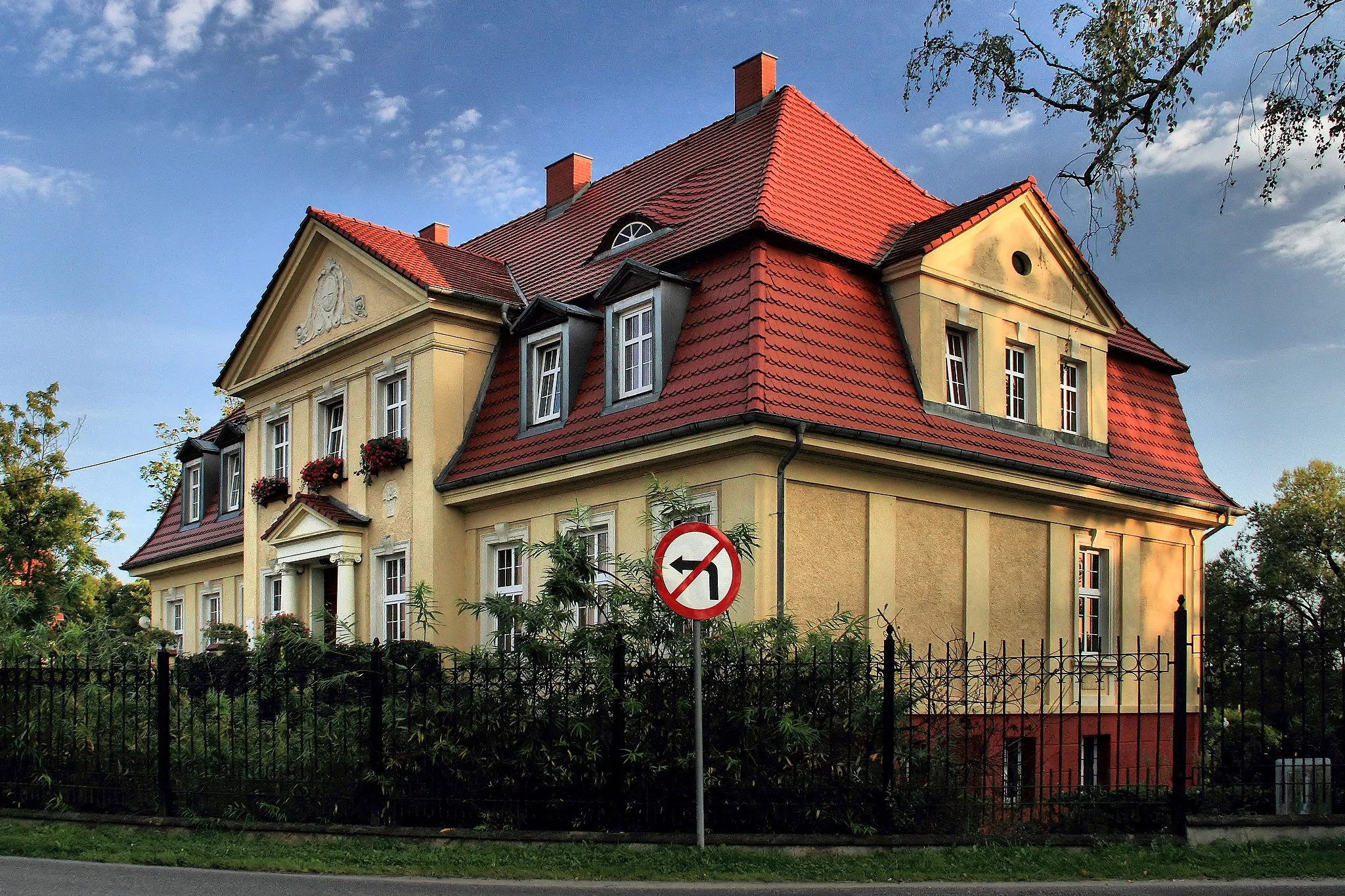 Photo showing: Bądzów - Pałac (zabytek nr A/2758/713/L)