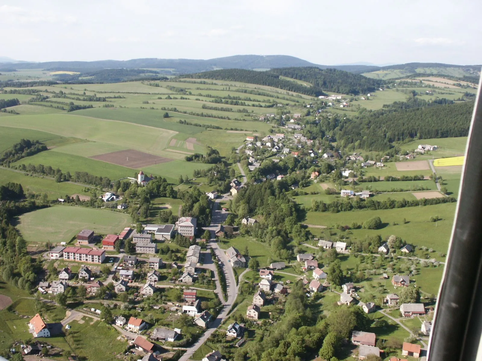 Photo showing: Výprachtice and hills and mountains of Orlické hory mountains.