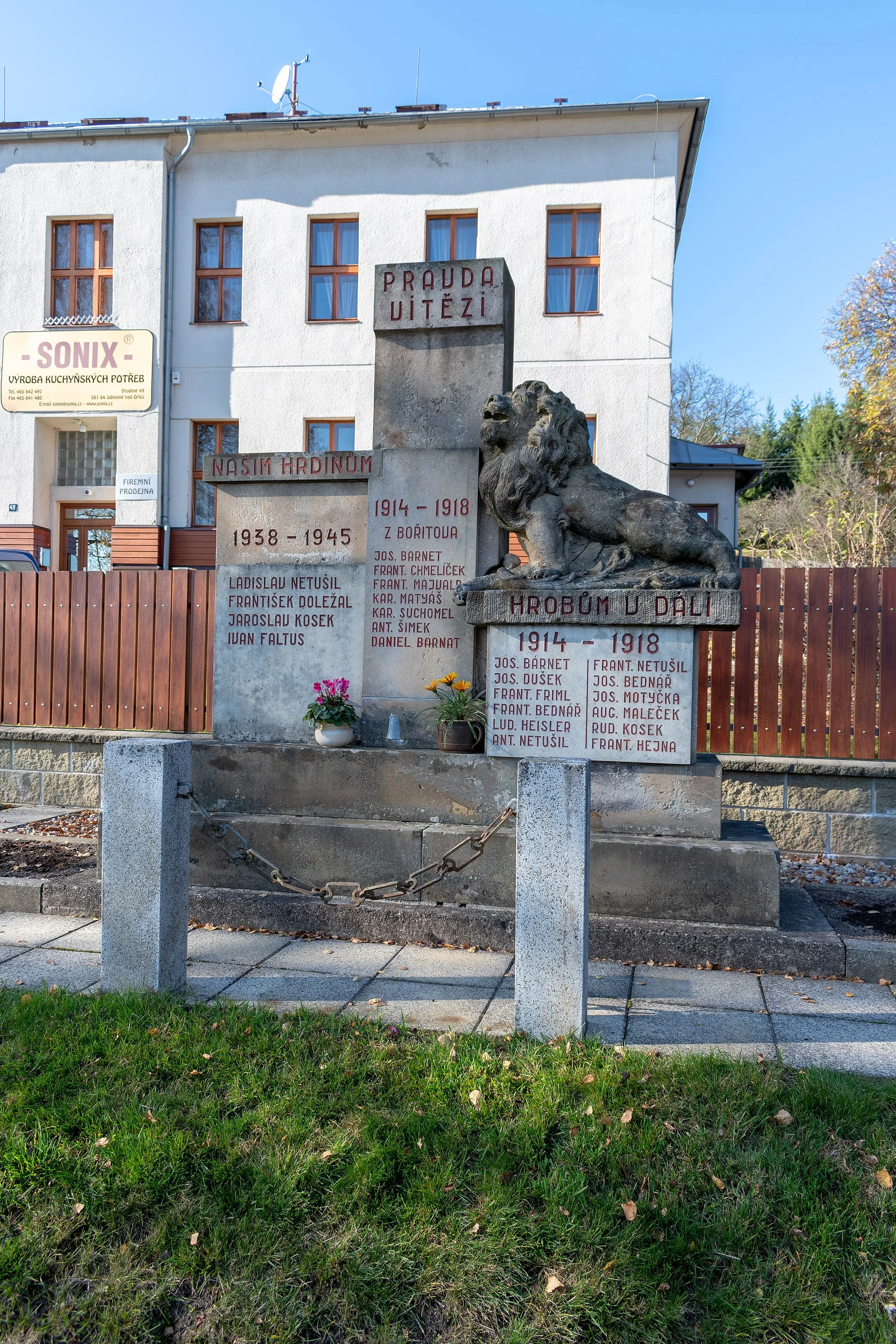 Photo showing: Pomník obětem I. a II. světové války v obci Studené