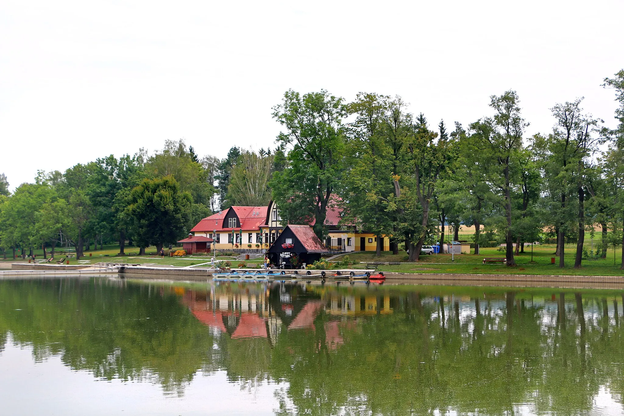 Photo showing: Dlouhý rybník pond, Lanškroun, Czech Republic.