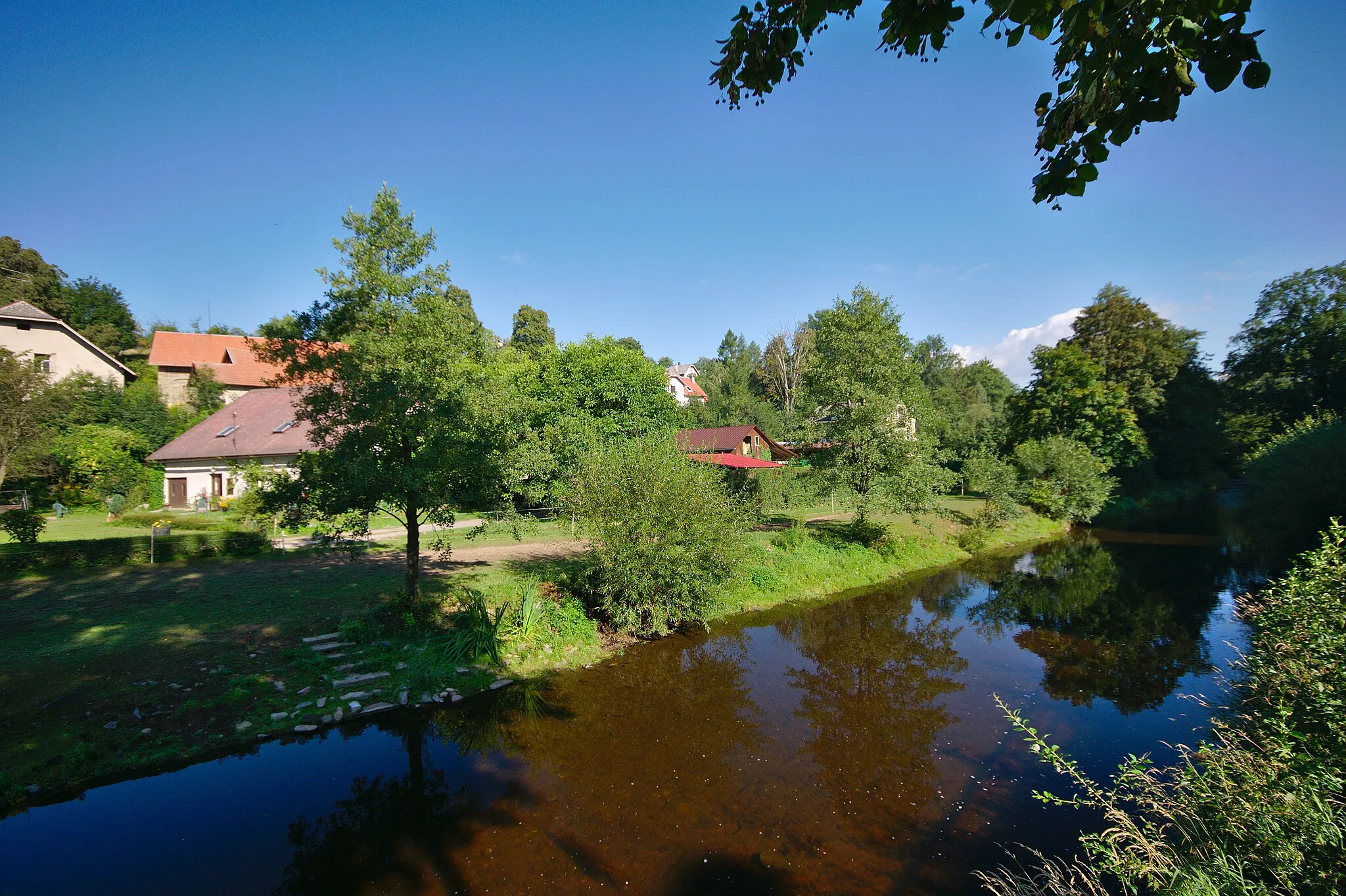 Photo showing: Řeka Divoká Orlice v obci, Klášterec nad Orlicí, okres Ústí nad Orlicí