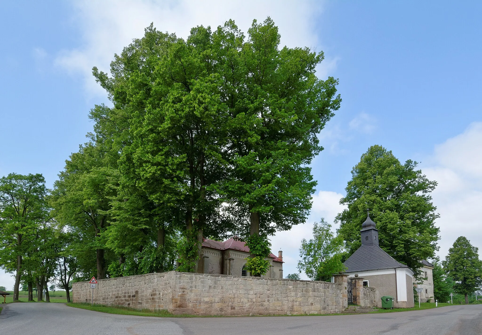 Photo showing: Hřbitov v Šonově.