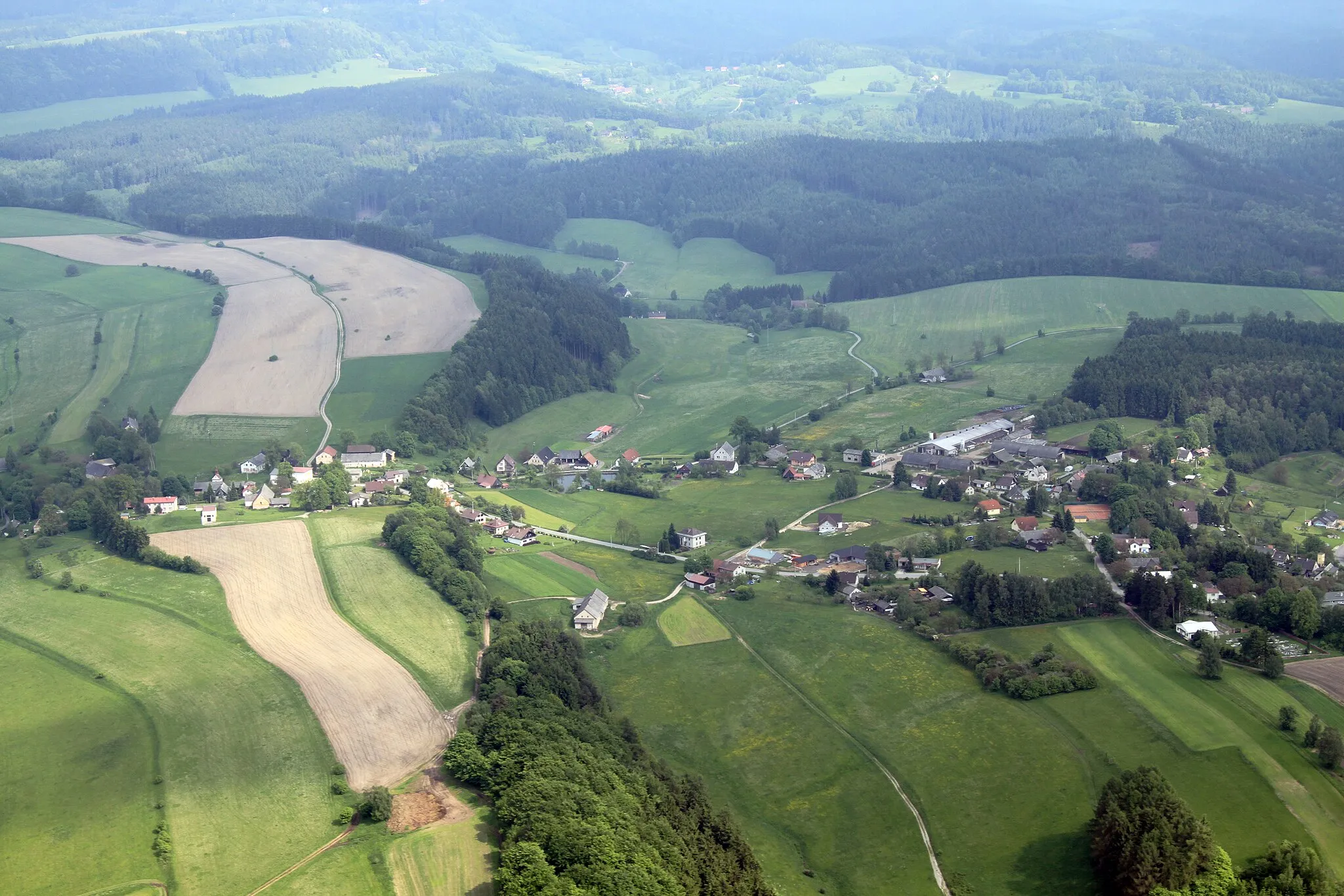 Photo showing: Village Vysoká Srbská near of town Náchod from air, eastern Bohemia, Czech Republic