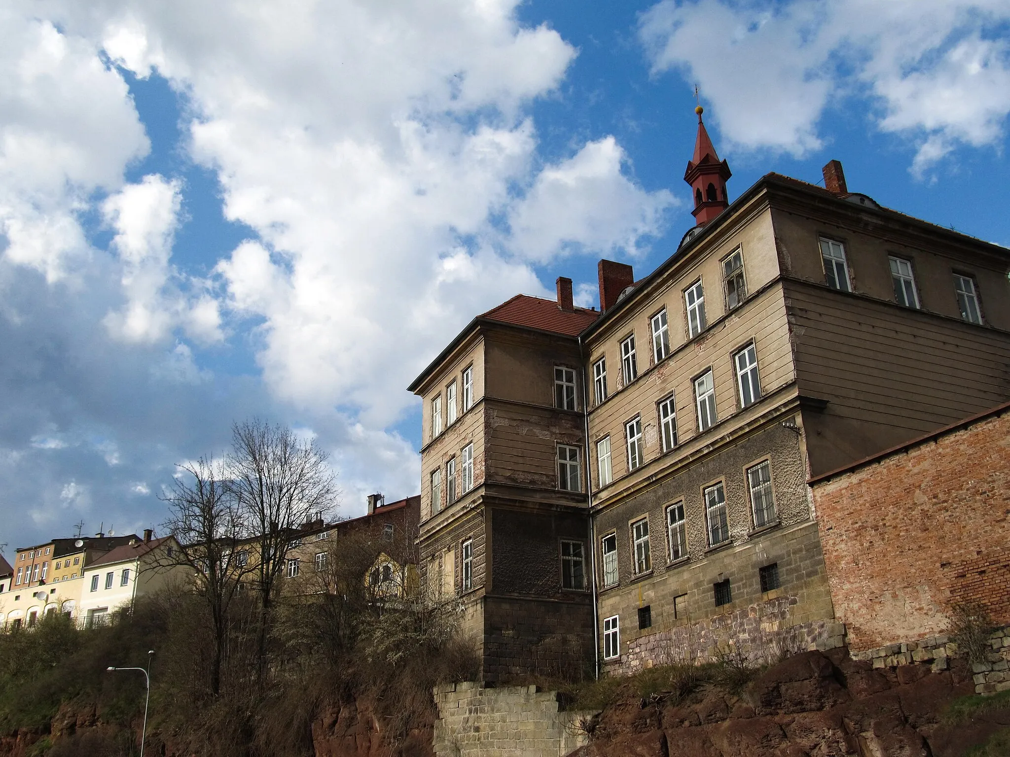 Photo showing: Pohled z ulice U Dolní brány (v popředí Základní umělecká škola)