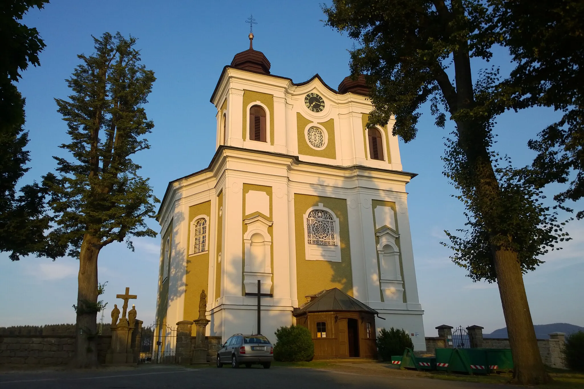 Photo showing: The Church of Saint Procopius is Roman Catholic church built in the 18th century (1724 - 1727). Front view during sunset.