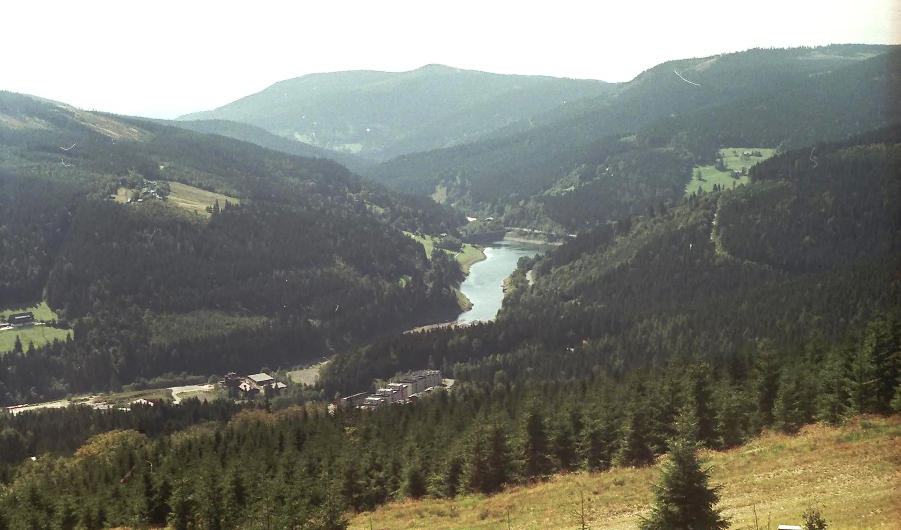 Photo showing: Špindlerův Mlýn - Labská dam, looked from the hill Medvědín (1235 m)