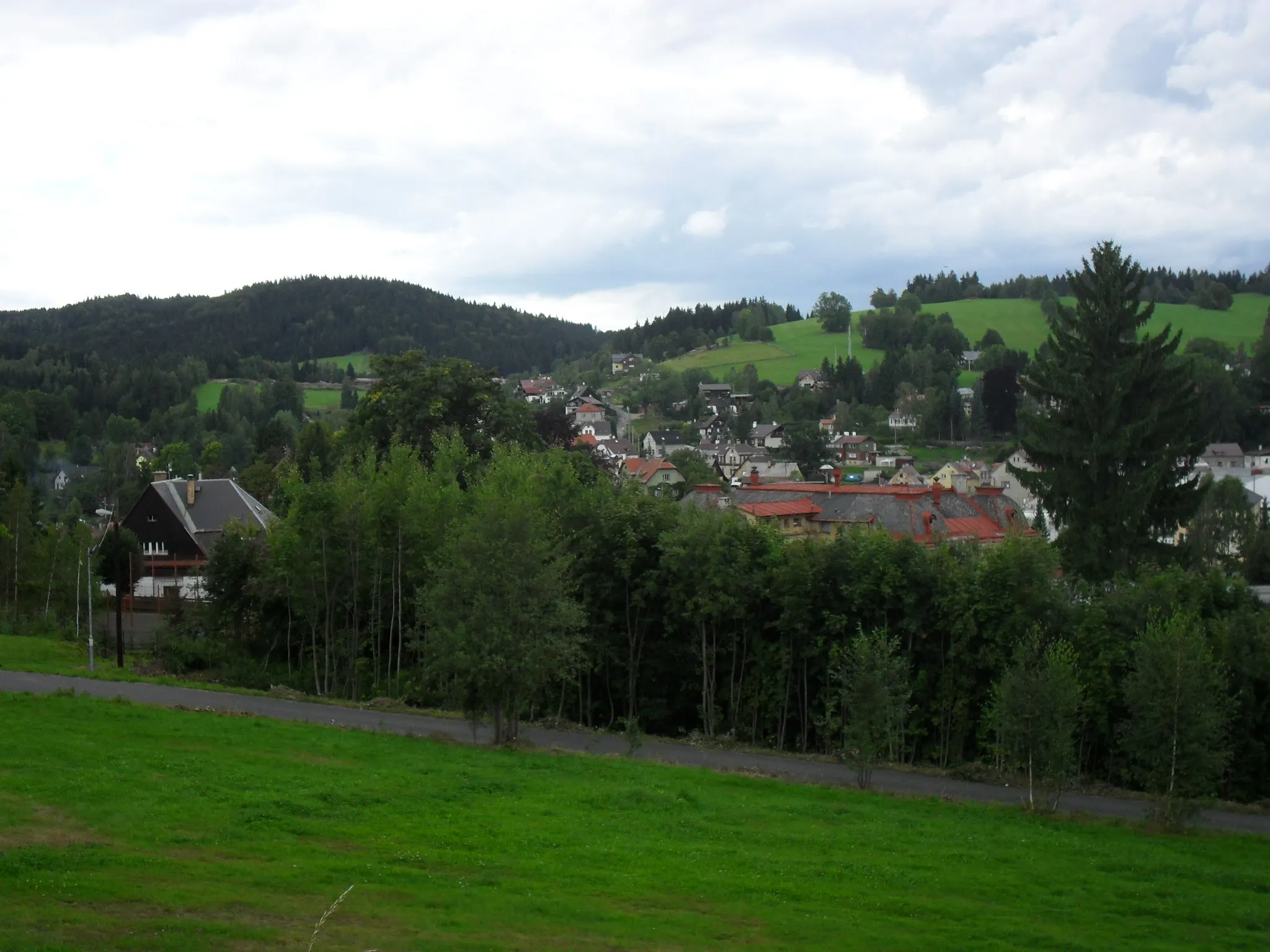 Photo showing: Pohled na Lučany nad Nisou od kostela