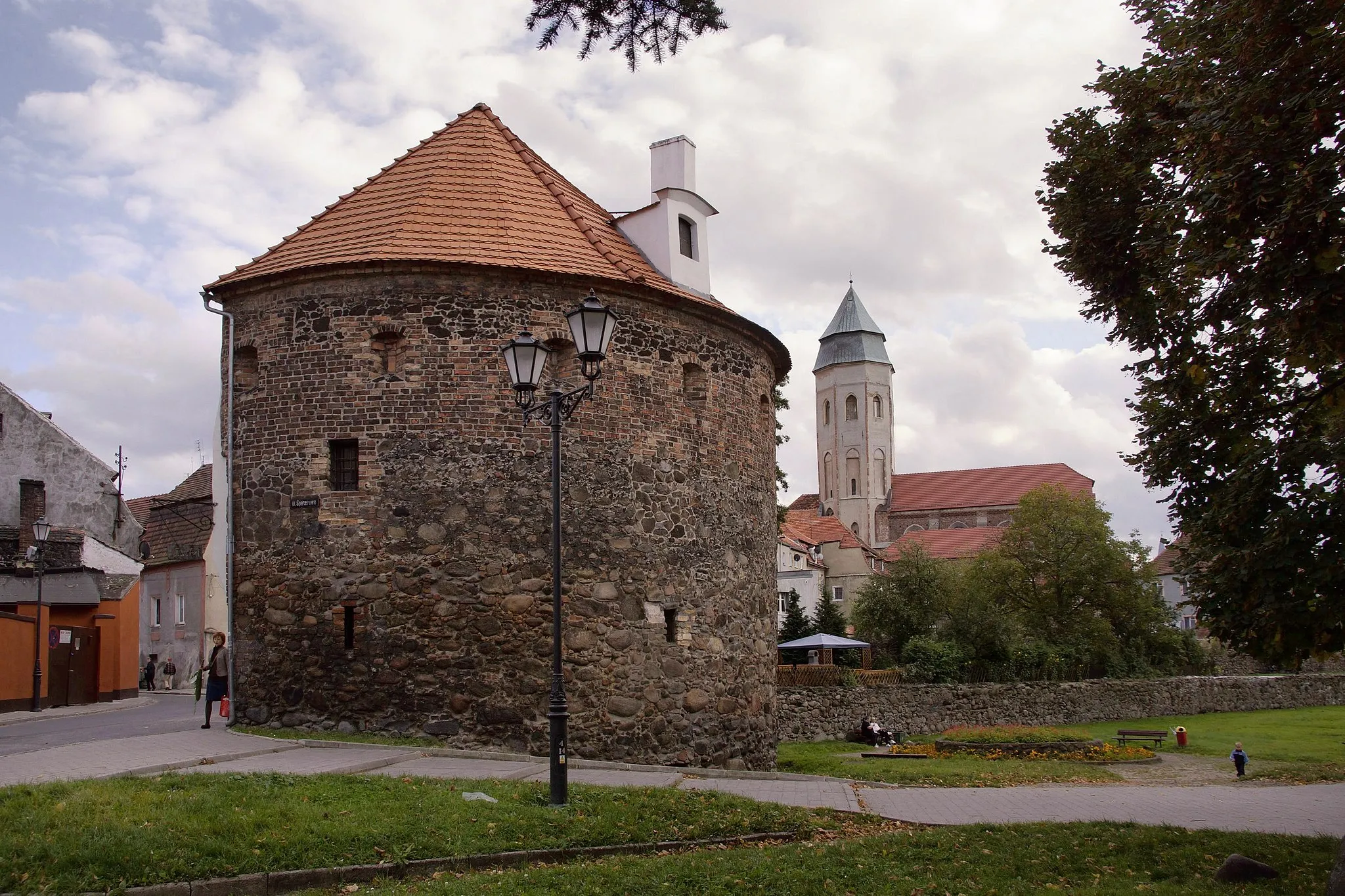 Photo showing: Kożuchów - mury obronne z basztami, mur., XIII, XV w.: Baszta Krośnieńska (zabytek nr 95 z 16.04.1958)