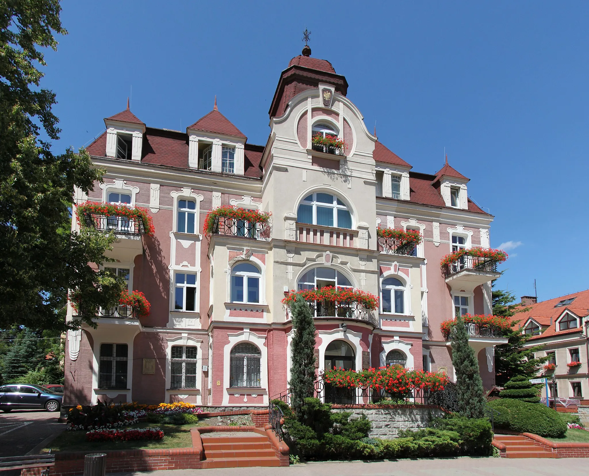 Photo showing: City hall in Szczawno-Zdrój, 17 Kościuszki Street.