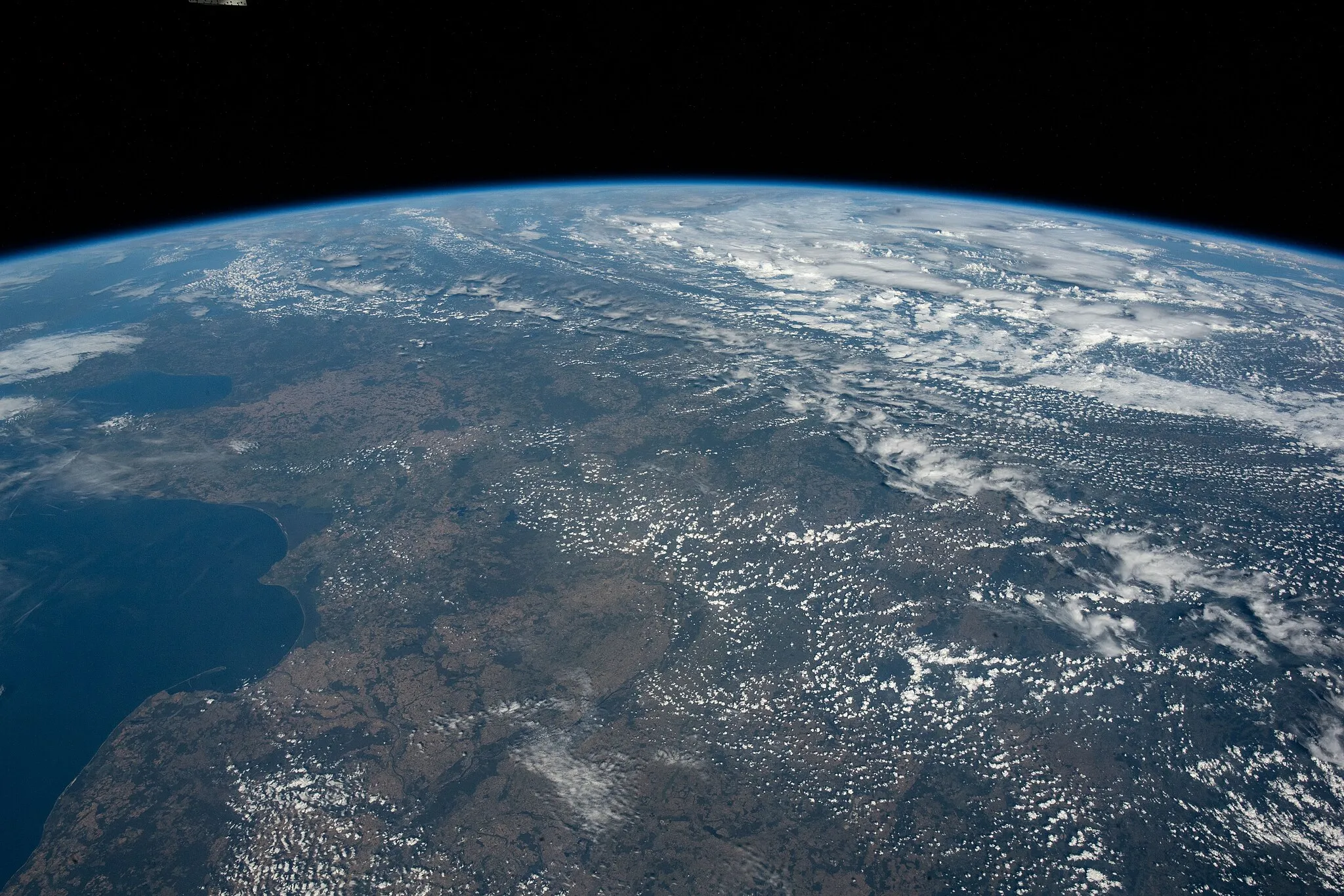 Photo showing: View of Earth taken during ISS Expedition 67.