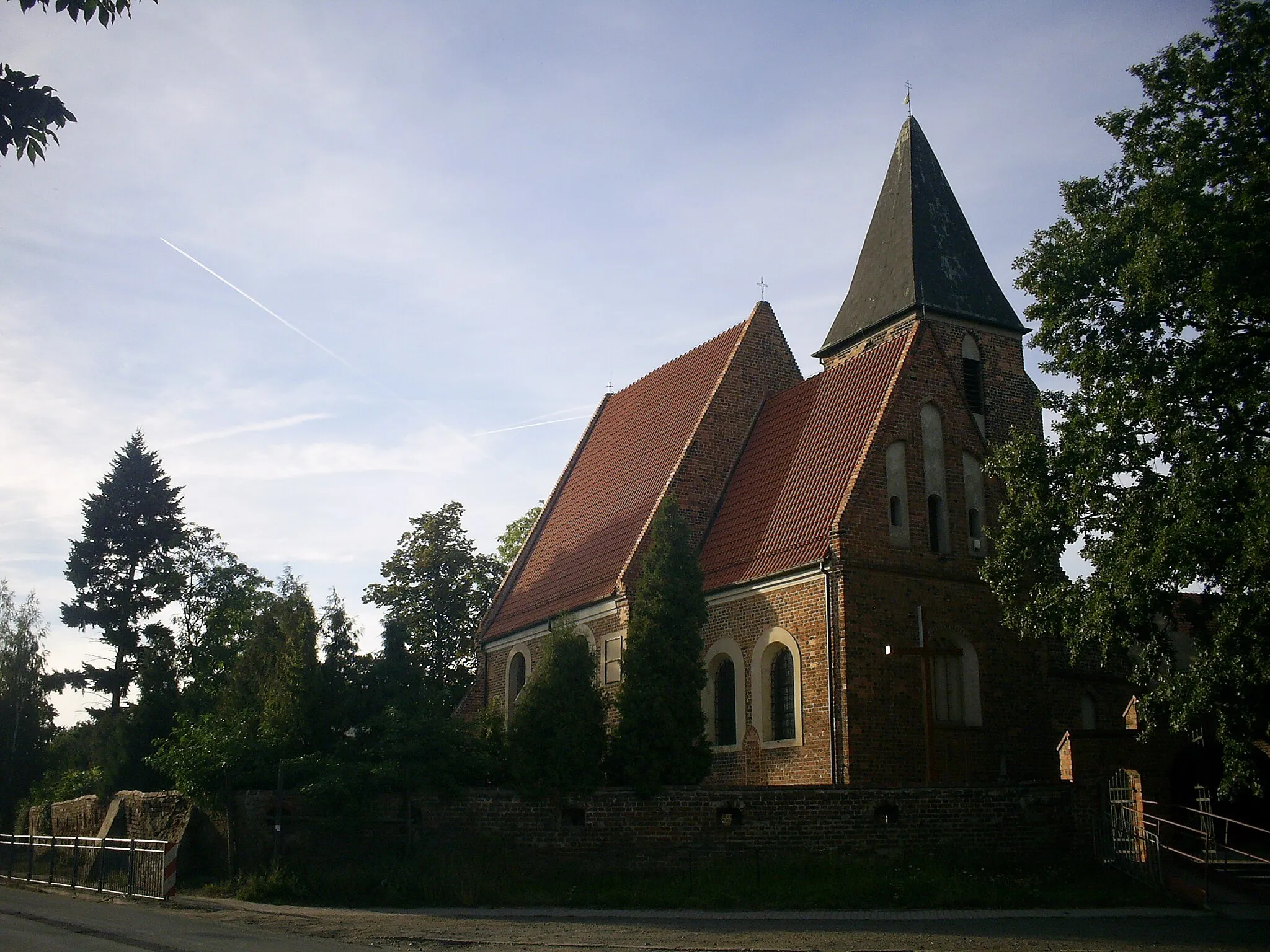 Photo showing: Jaszkotle - kościół parafialny pw. Wniebowstąpienia Pana Jezusa, widok od frontu (zabytek nr A/1198/1250 z dn. 1965-03-05)