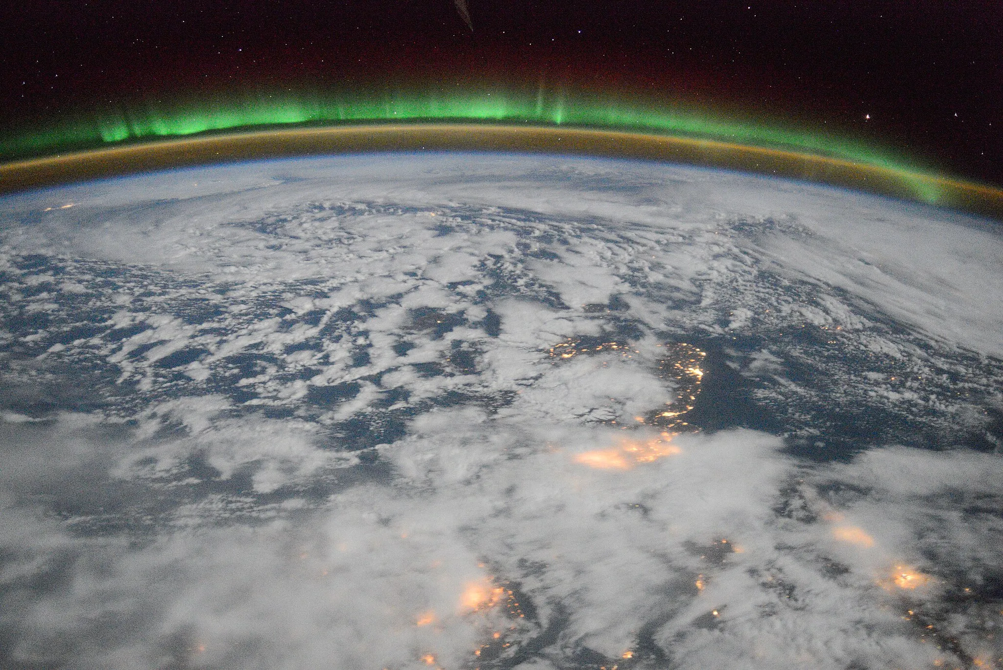 Photo showing: View of Earth taken during ISS Expedition 45.