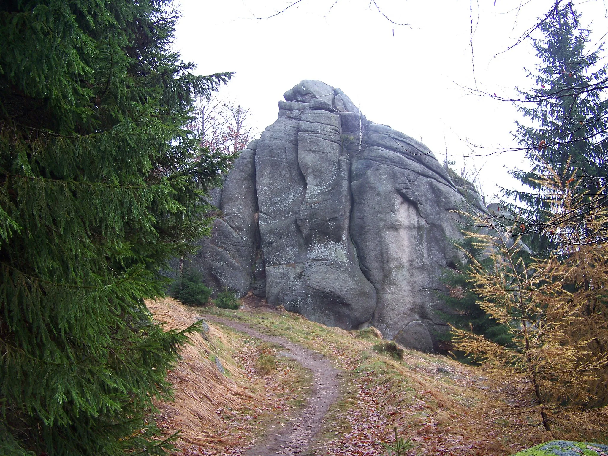 Photo showing: A trail from Izera River to Orle (Szklarska Poręba, Poland). A rock at Granicznik Hill.