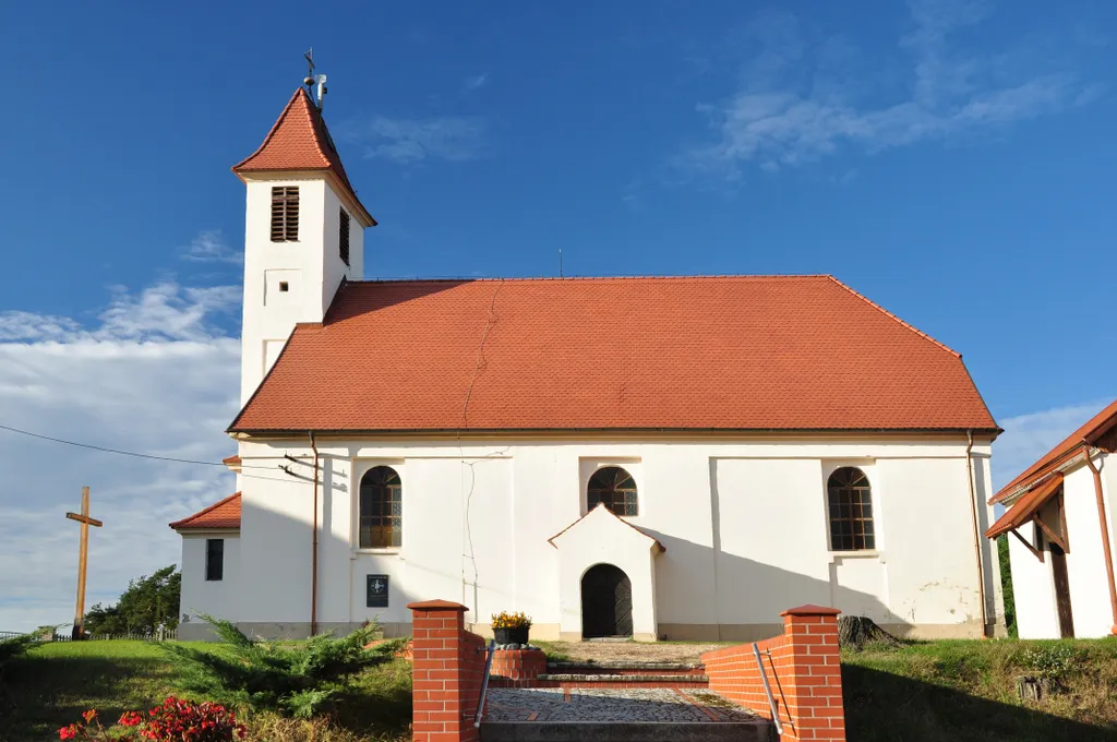 Photo showing: Głoska, ul. Kościelna 7 - rzymskokatolicki kościół parafialny p.w. Wniebowzięcia NMP, XVII, 1822
