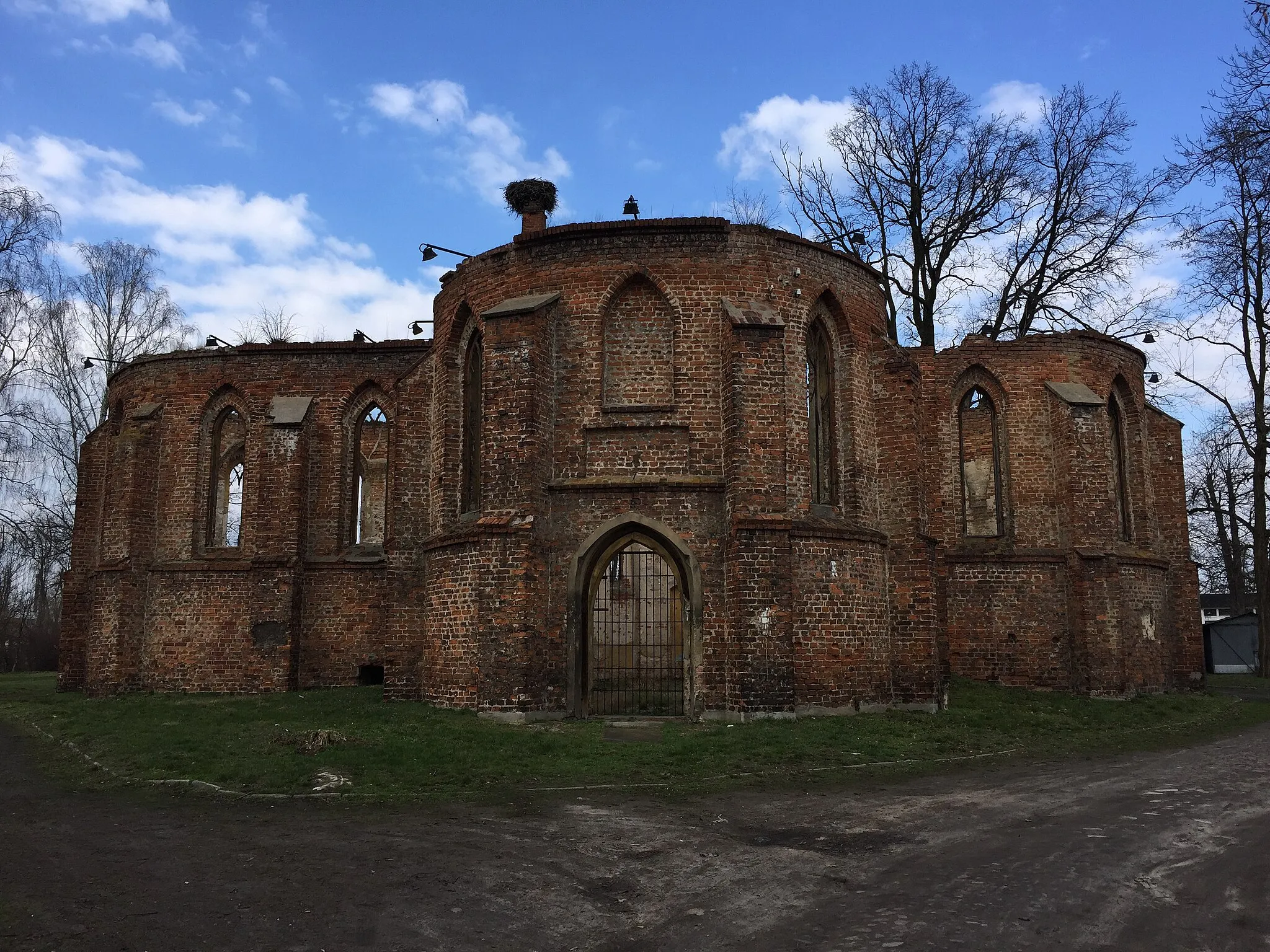 Photo showing: Kościół św. Trójcy w Bierutowie - widok od południa