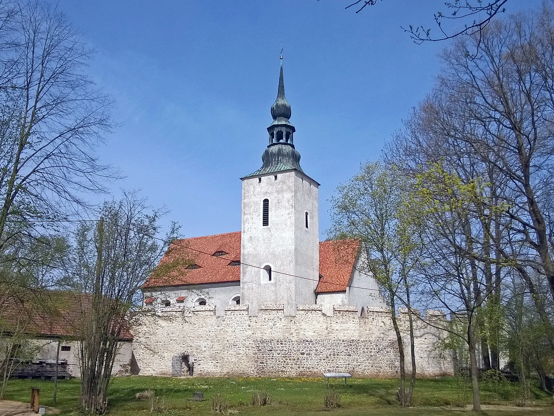 Photo showing: Wehrkirche mit Wehrmauer in Horka