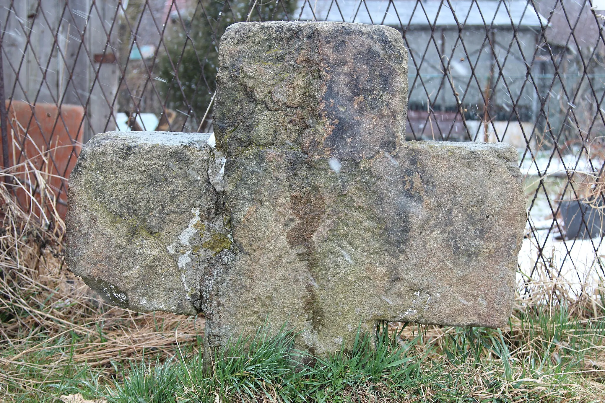 Photo showing: Stone cross in Wałbrzych