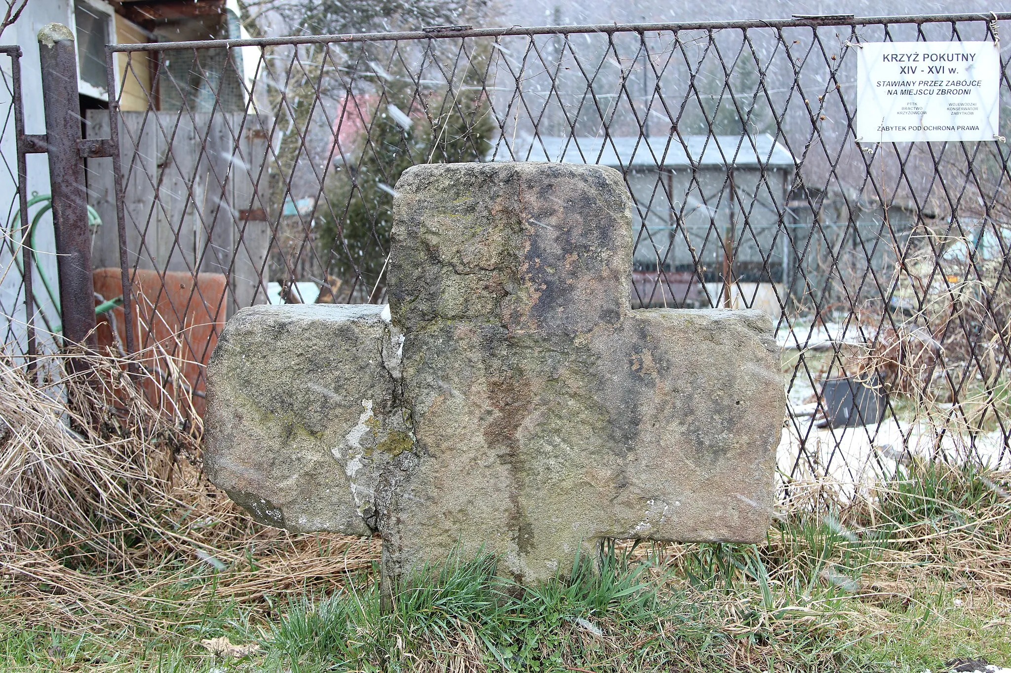 Photo showing: Stone cross in Wałbrzych