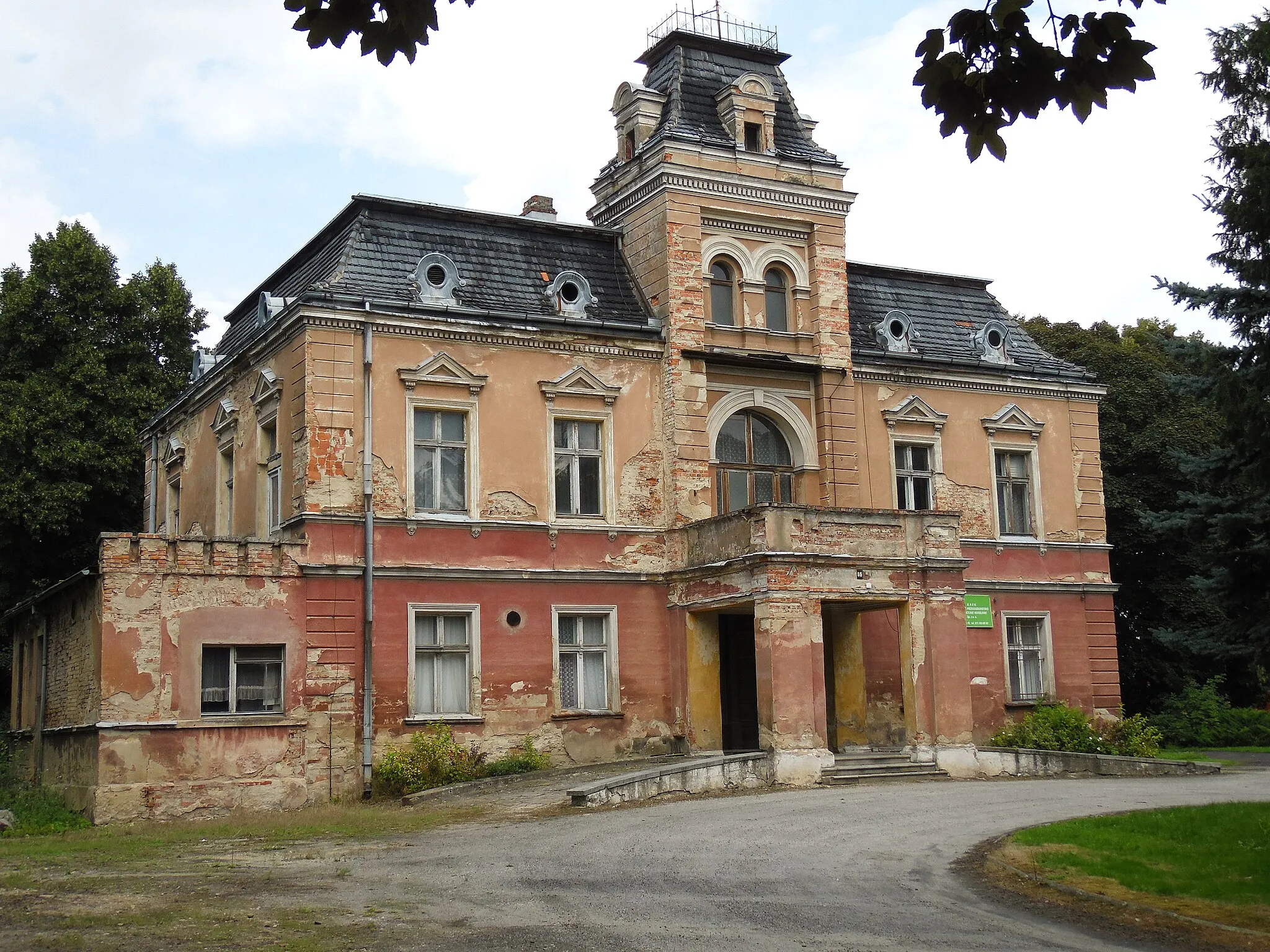 Photo showing: Pałac w Łojowicach