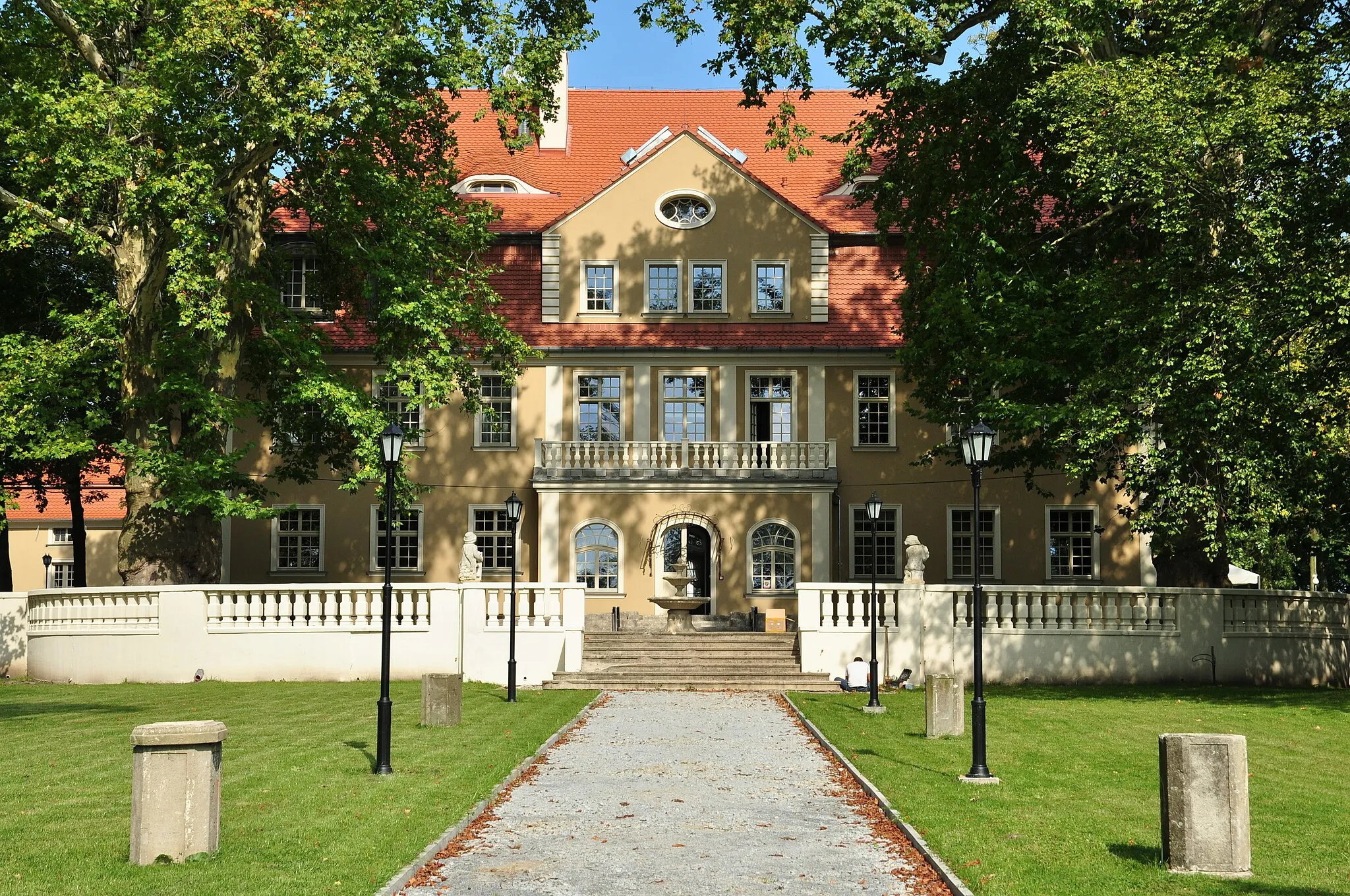 Photo showing: Pałac w Brzezinie, początki druga połowa XVIII w., widok od południa. Gmina Miękinia, powiat Środa Śląska