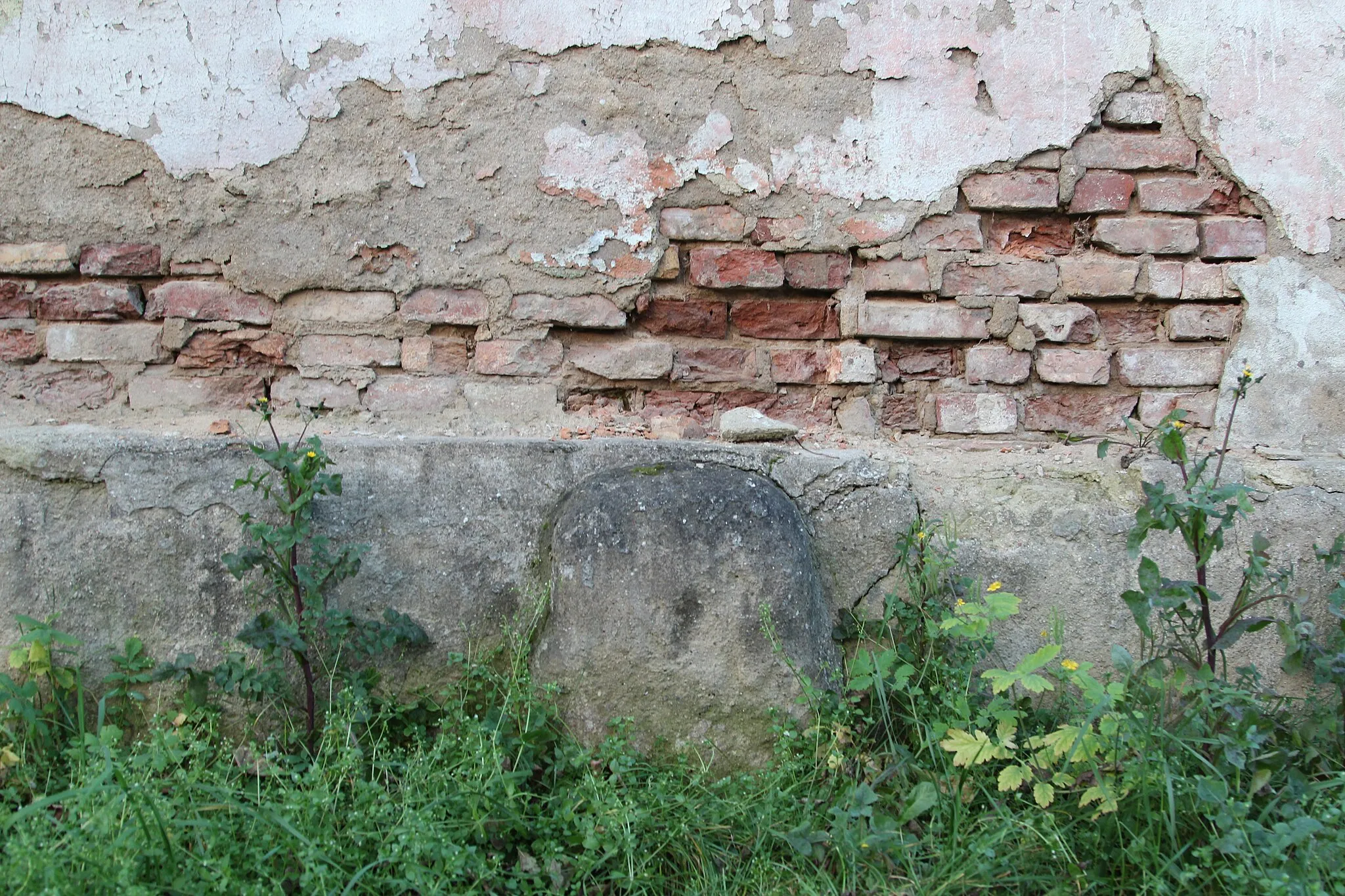 Photo showing: Stone cross in Borów Wielki