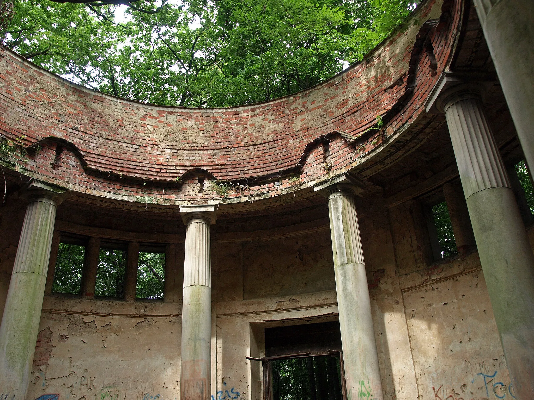 Photo showing: Mausoleum in Rengersdorf