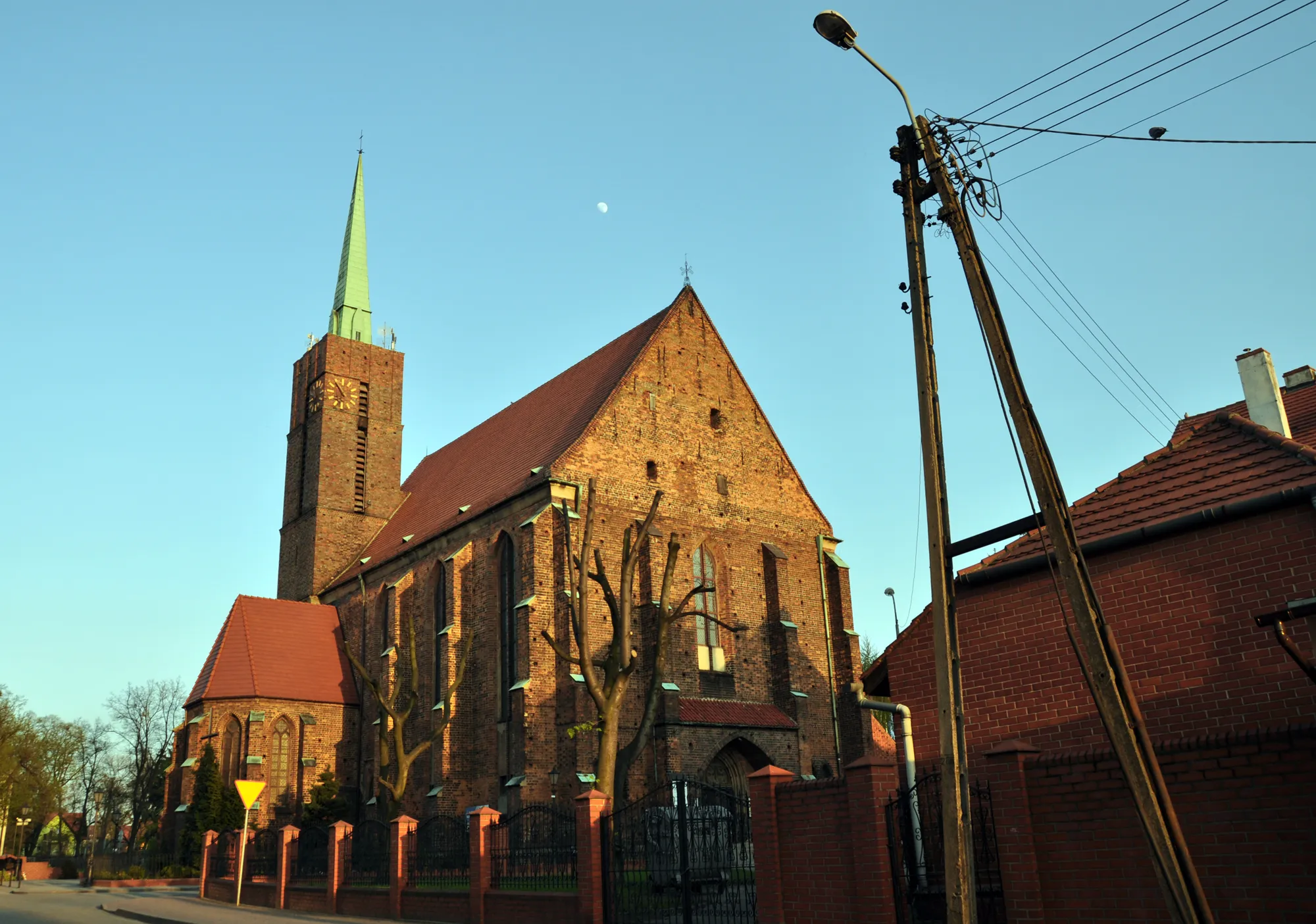 Photo showing: Środa Śląska - kościół p.w. św. Podwyższenia Krzyża, poł. XIV, XIX/XX, 1933-35 (zabytek nr rejestr. A/1182/1234)
