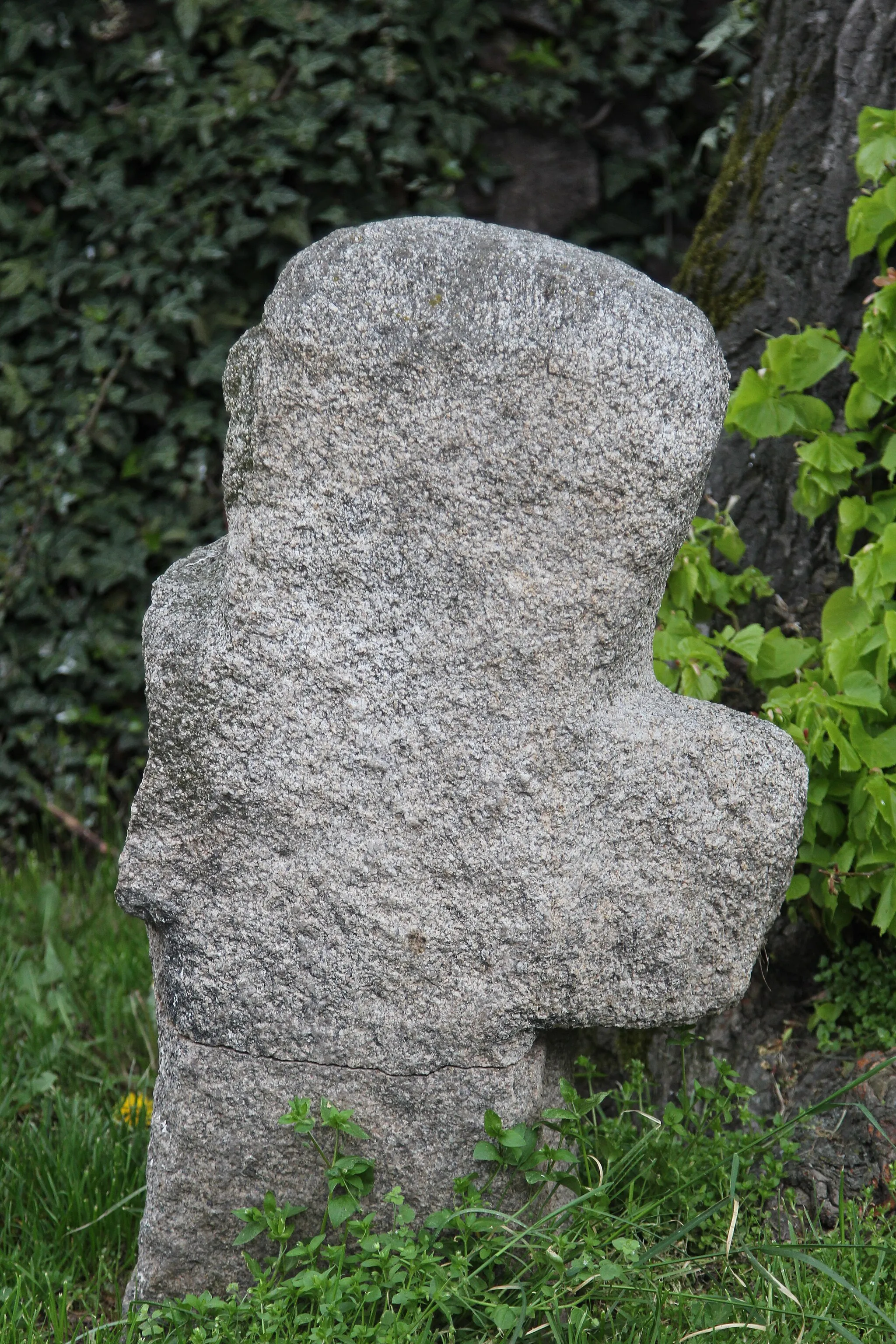 Photo showing: Stone cross in Piskorzów.