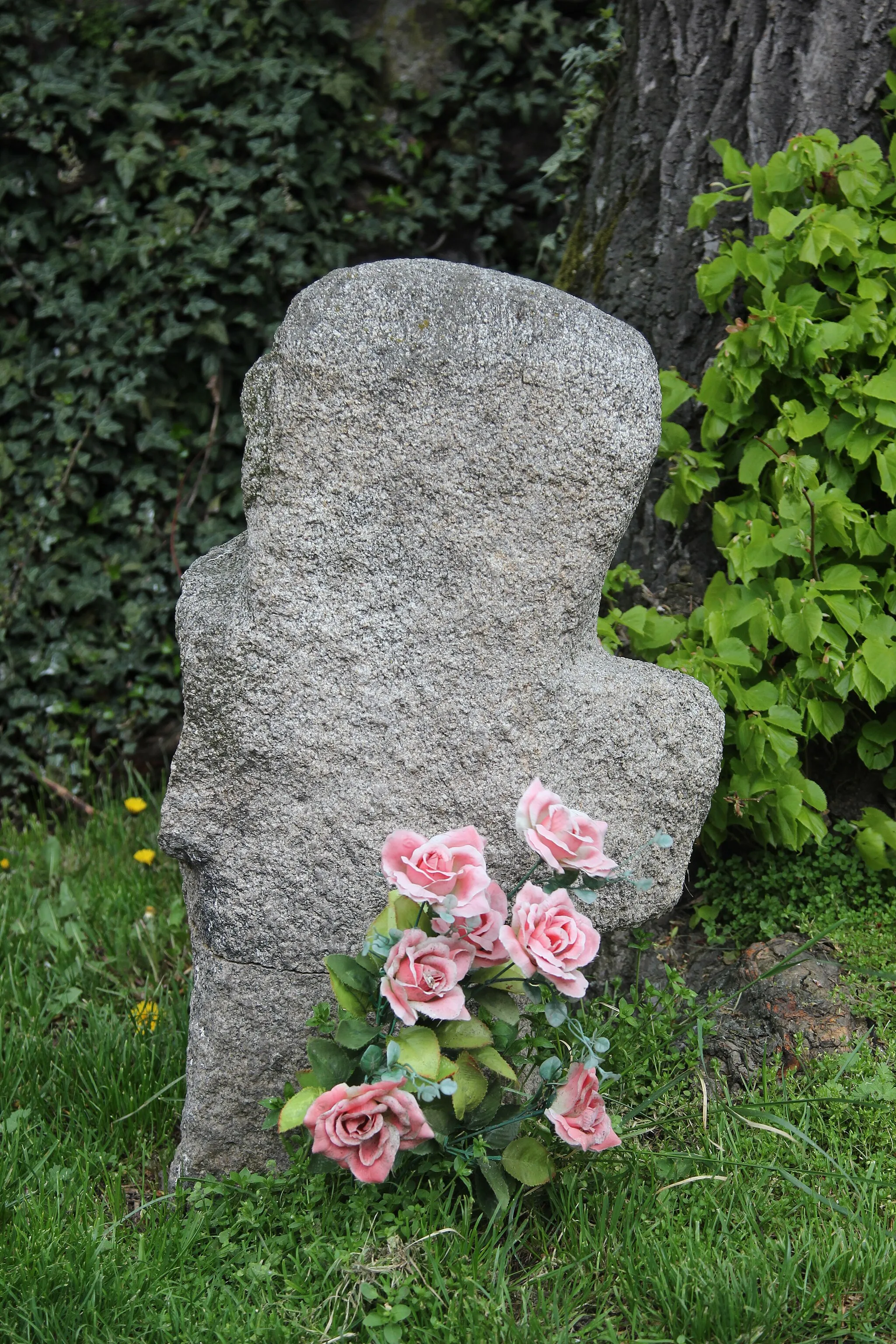 Photo showing: Stone cross in Piskorzów.