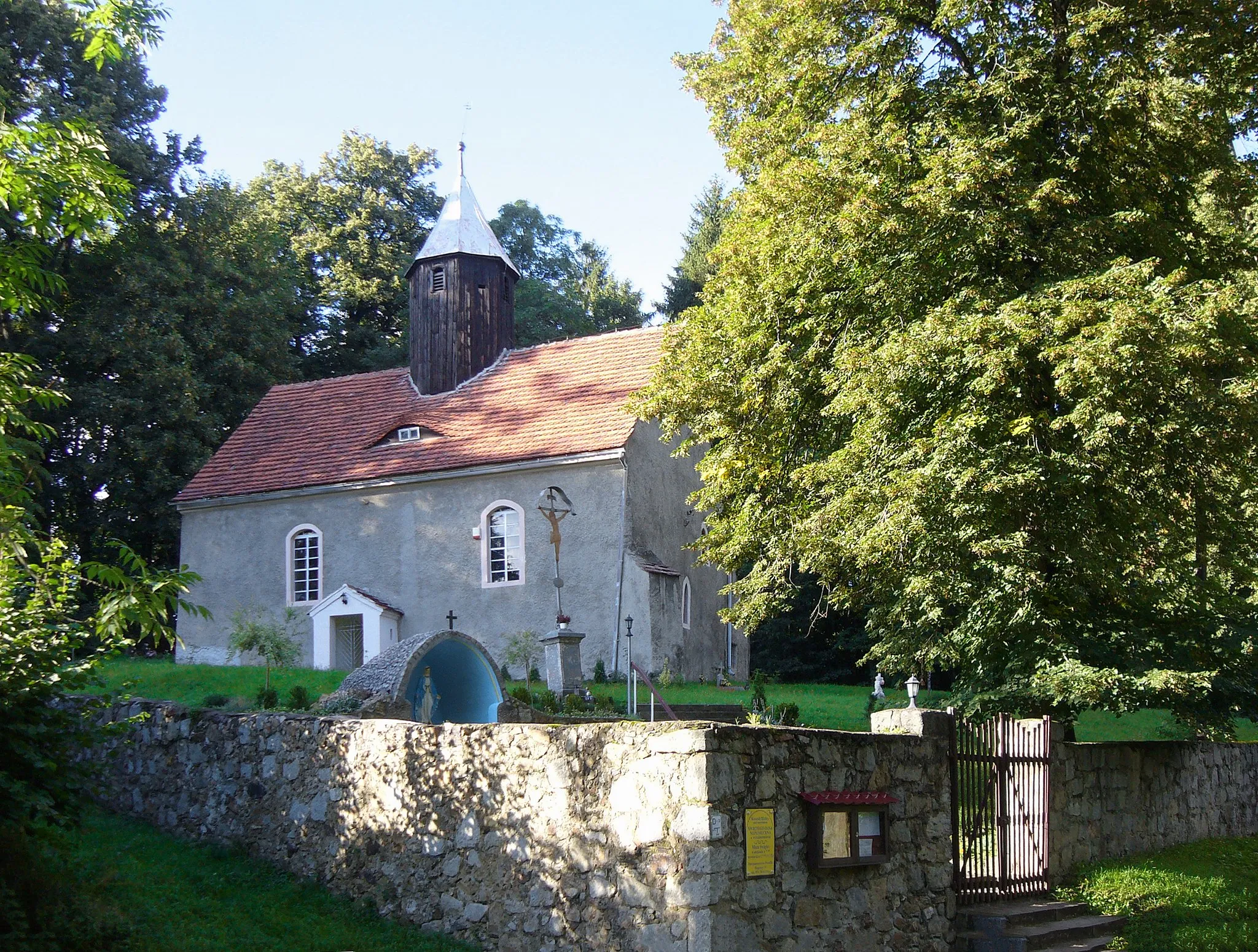 Photo showing: Kościół filiany pod wezwaniem św. Jana Nepomucena, Wolbromów,  powiat lwówecki, woj dolnośląskie