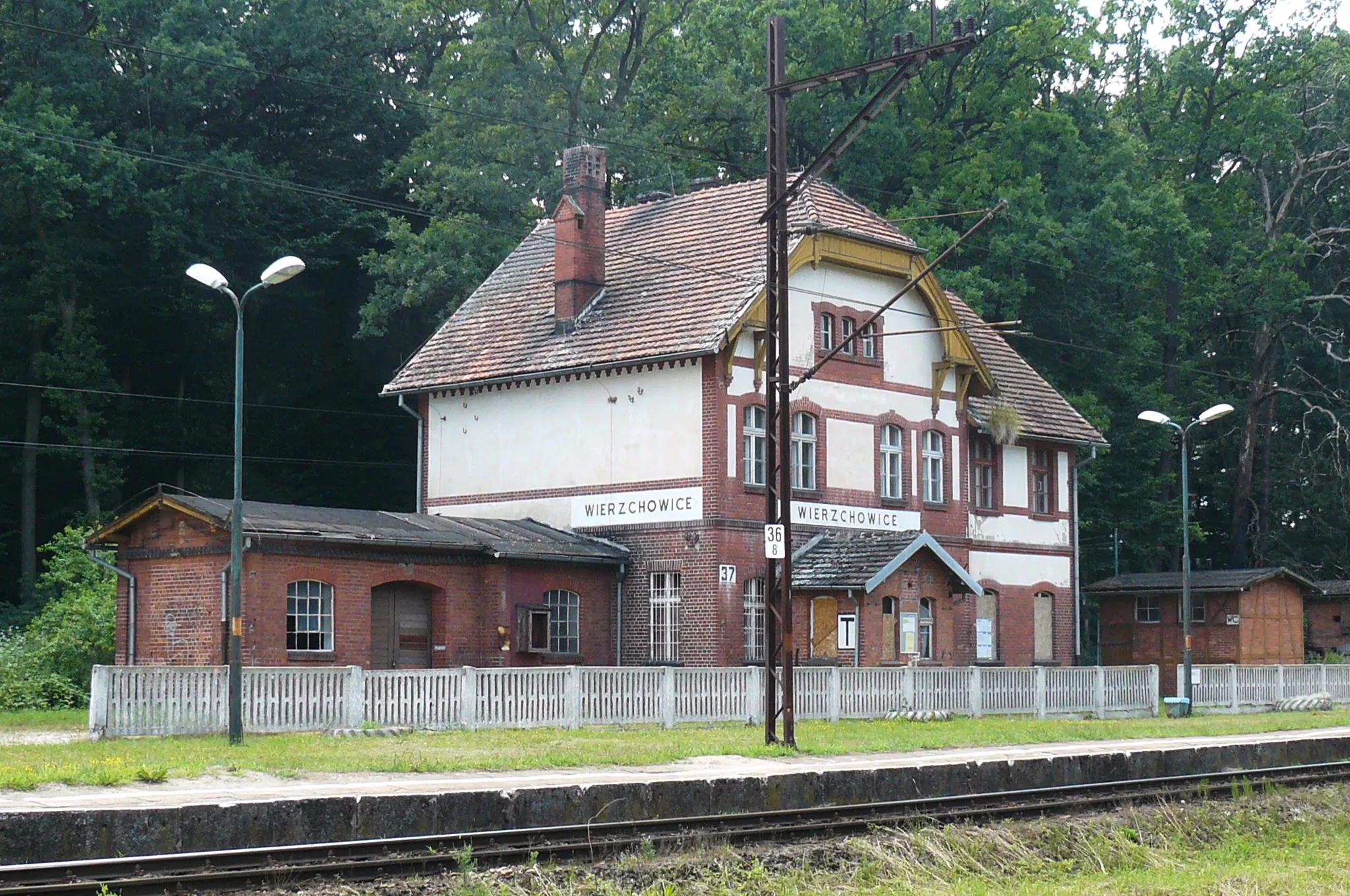 Photo showing: Wierzchowice - dworzec.