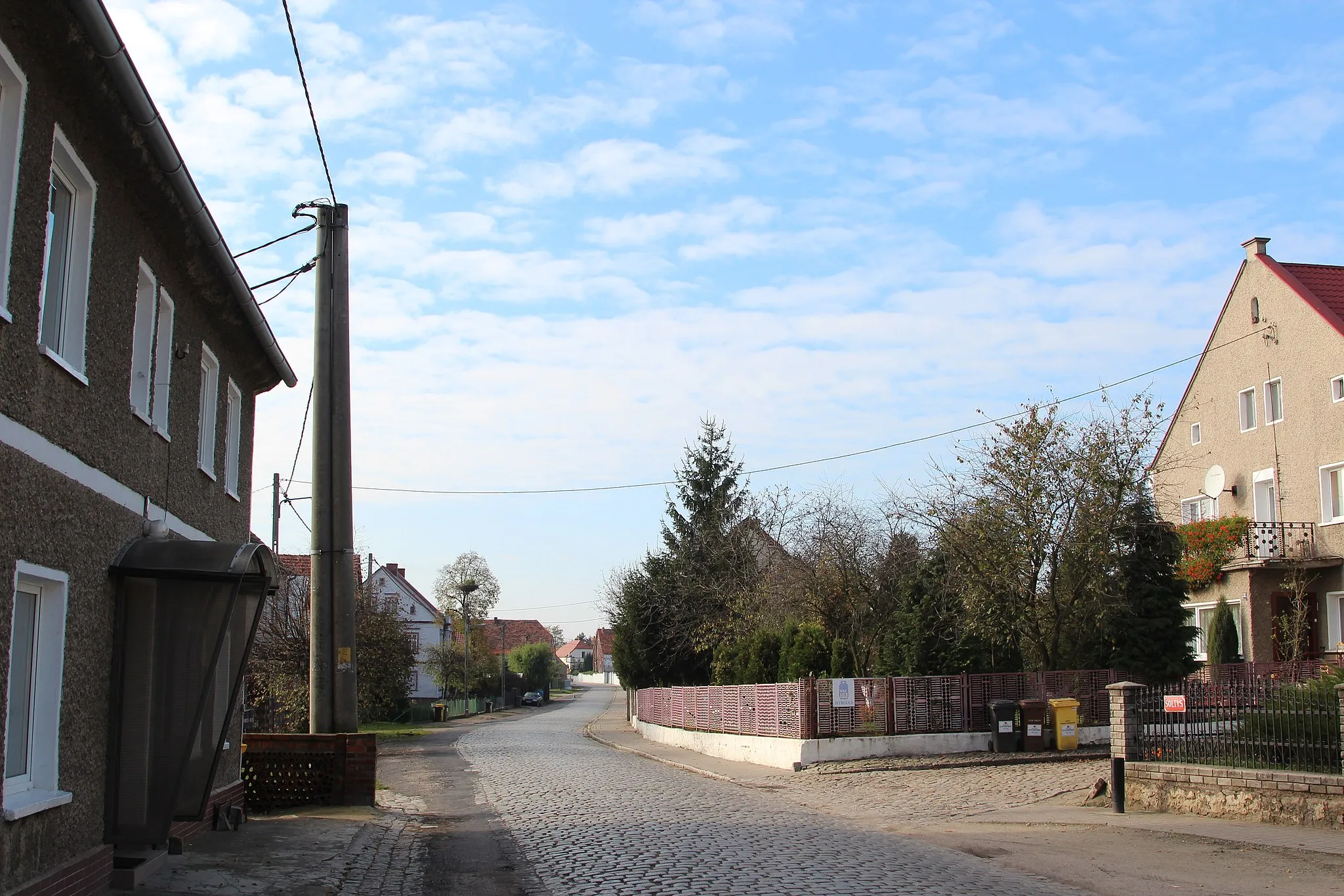 Photo showing: View of Tyniec Legnicki village center