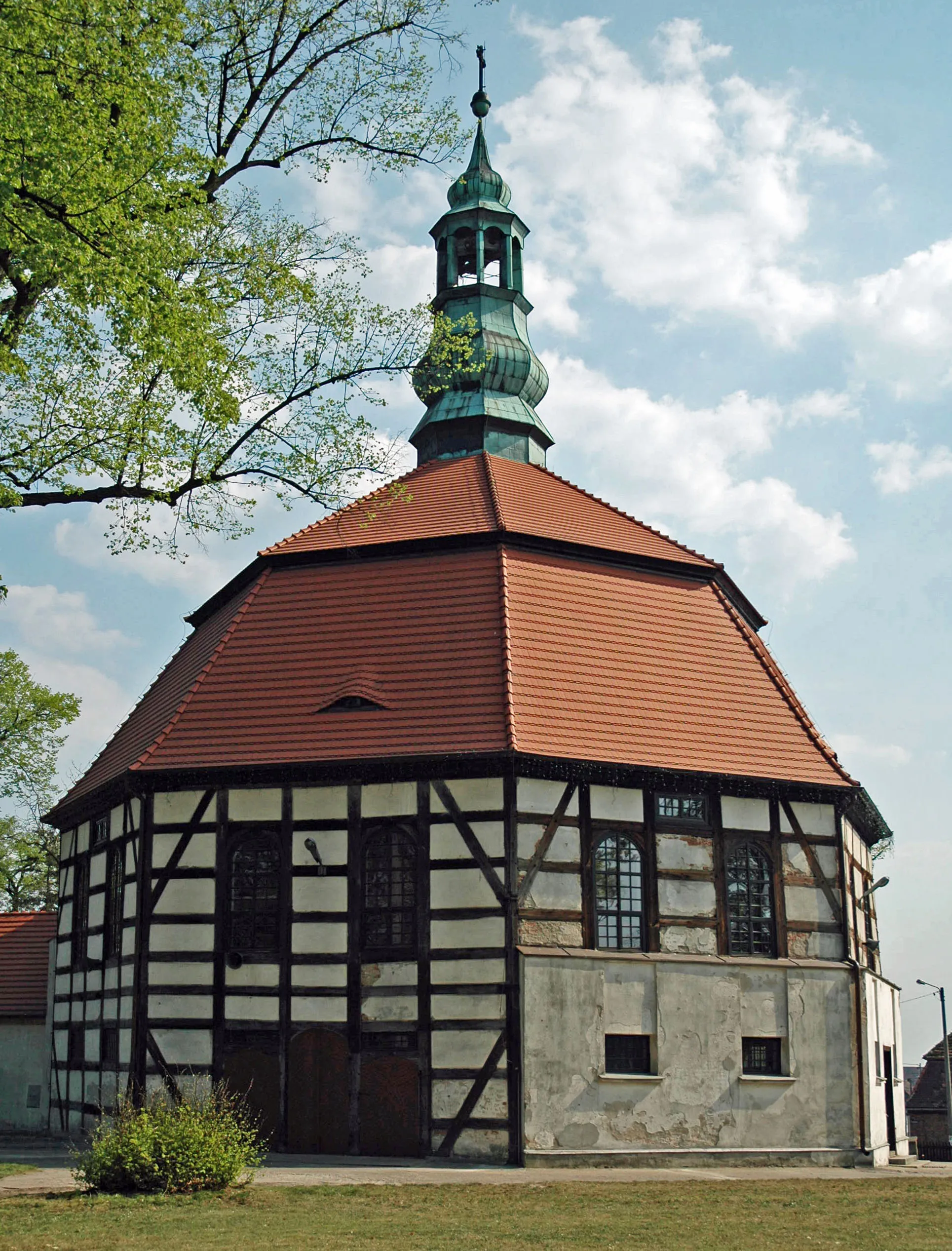 Photo showing: Poland Sulow - MB Czestochowskiej (Madonna of Czestochowa) church.