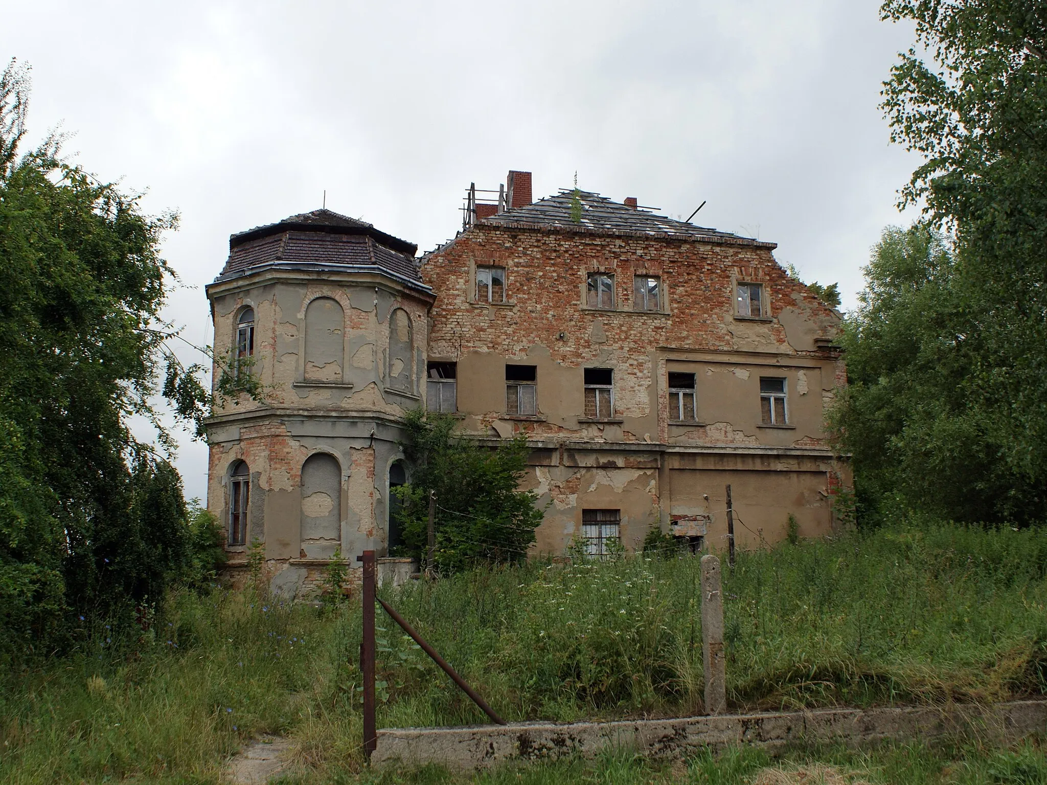 Photo showing: Palace in Sucha Dolna. View from south