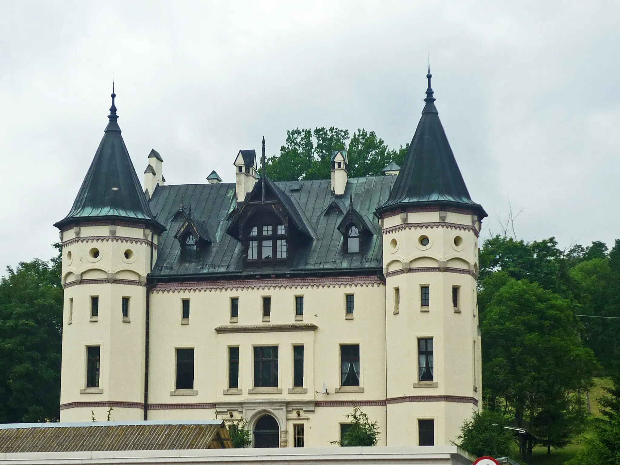 Photo showing: Oberes Schloss in Falkenhain (Sokolowiec) in Niederschlesien