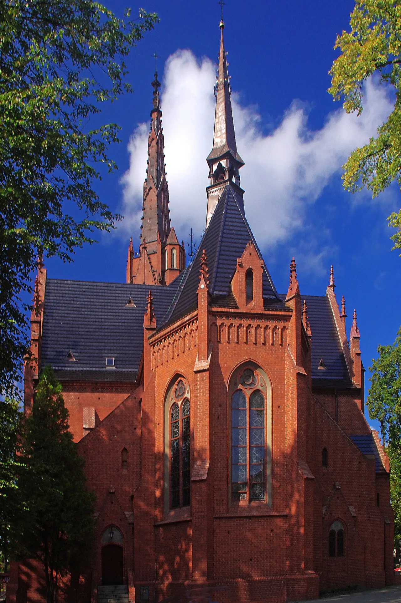 Photo showing: kościół parafialny pw. Chrystusa Króla z 1902 r., cmentarz kościelny
Rawicz, ul. kardynała Wyszyńskiego, Rawicz