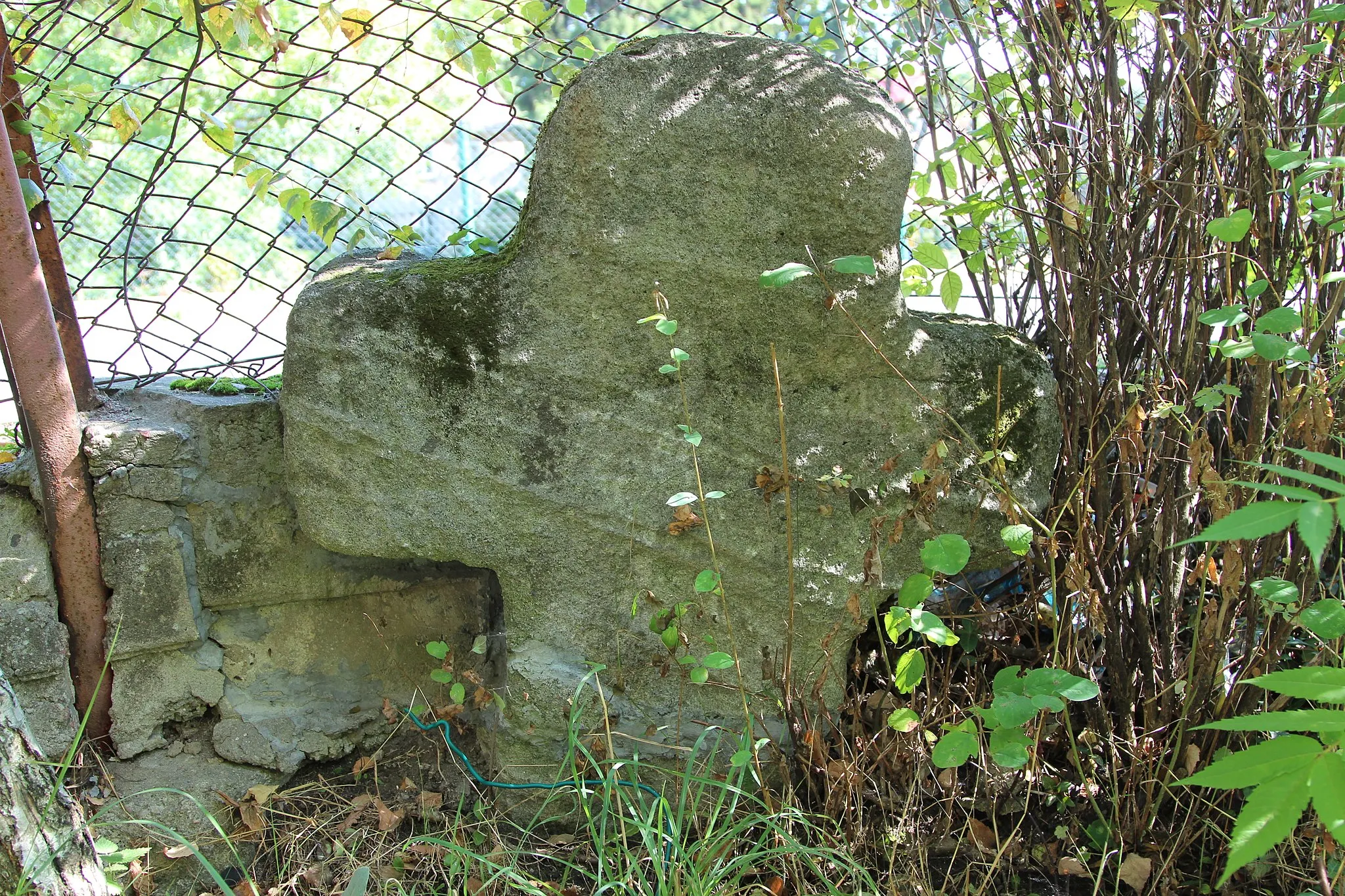 Photo showing: Stone cross in Raciborowice Górne