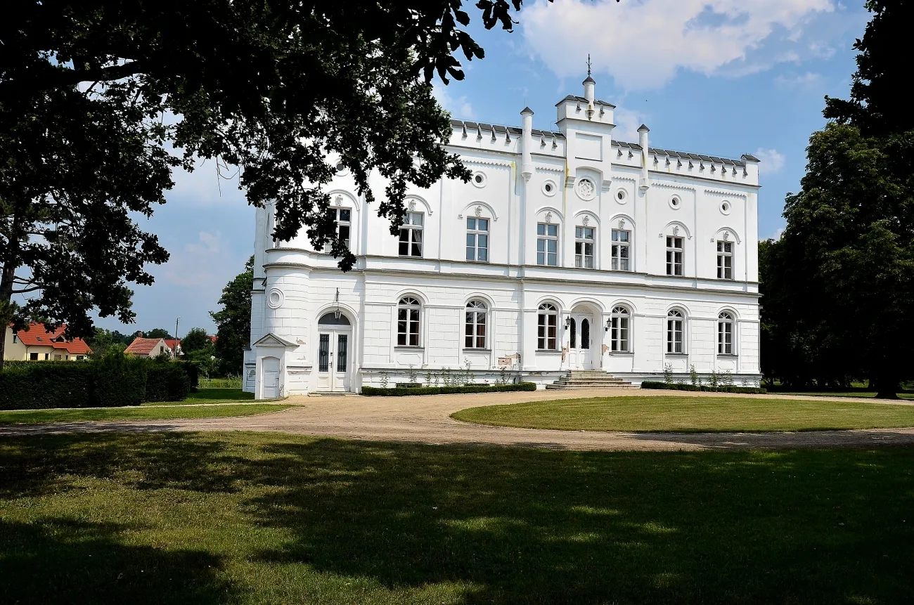 Photo showing: Prężyce - zespół pałacowy: neogotycki pałac, 1840-50 (zabytek nr A/3765/430/W)