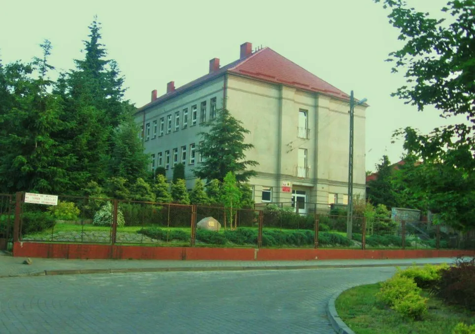 Photo showing: Szkoła Podstawowa im. Jana Brzechwy